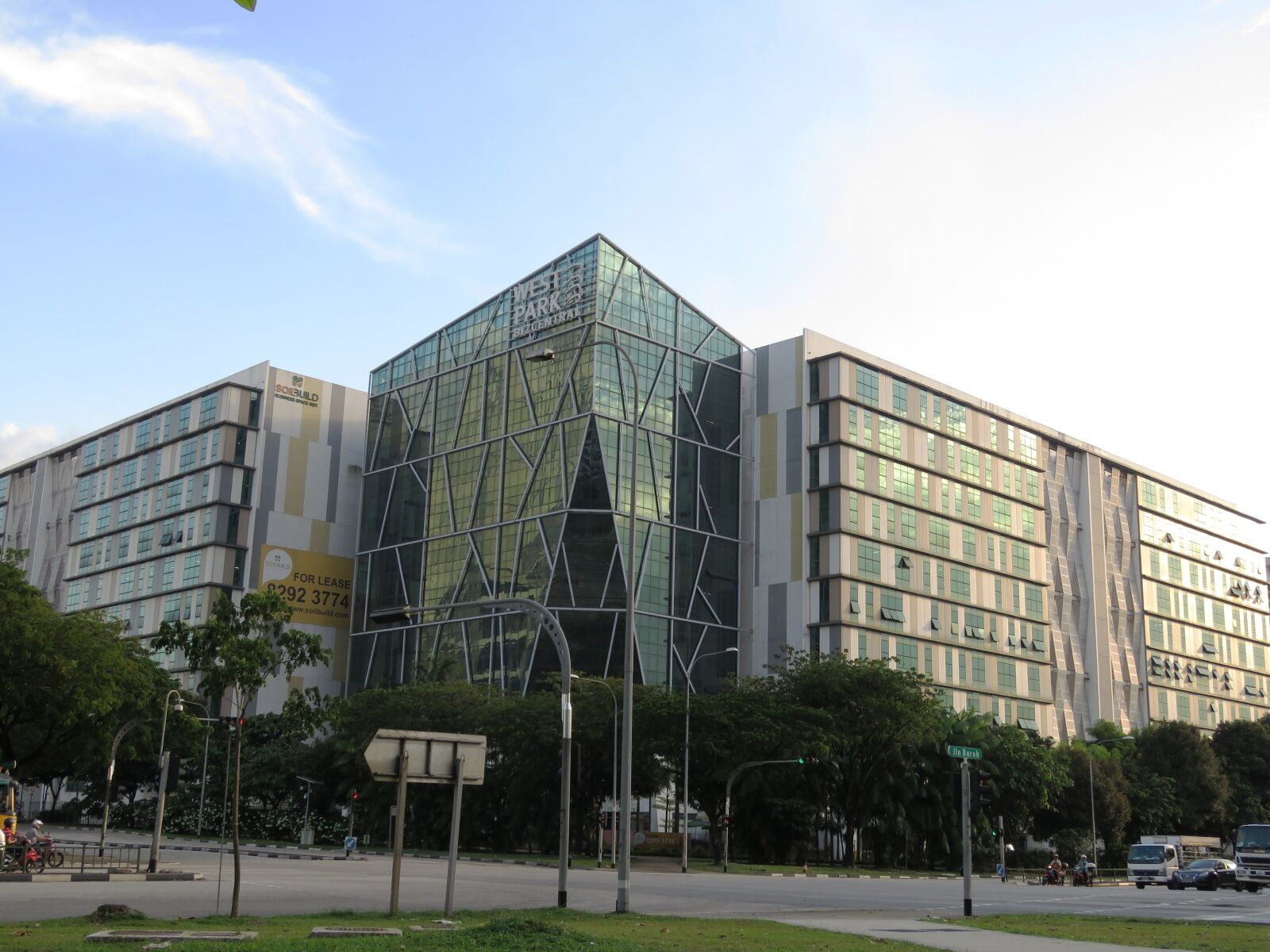 Canon PowerShot SX60 HS sample photo. Singapore, west park, building photography