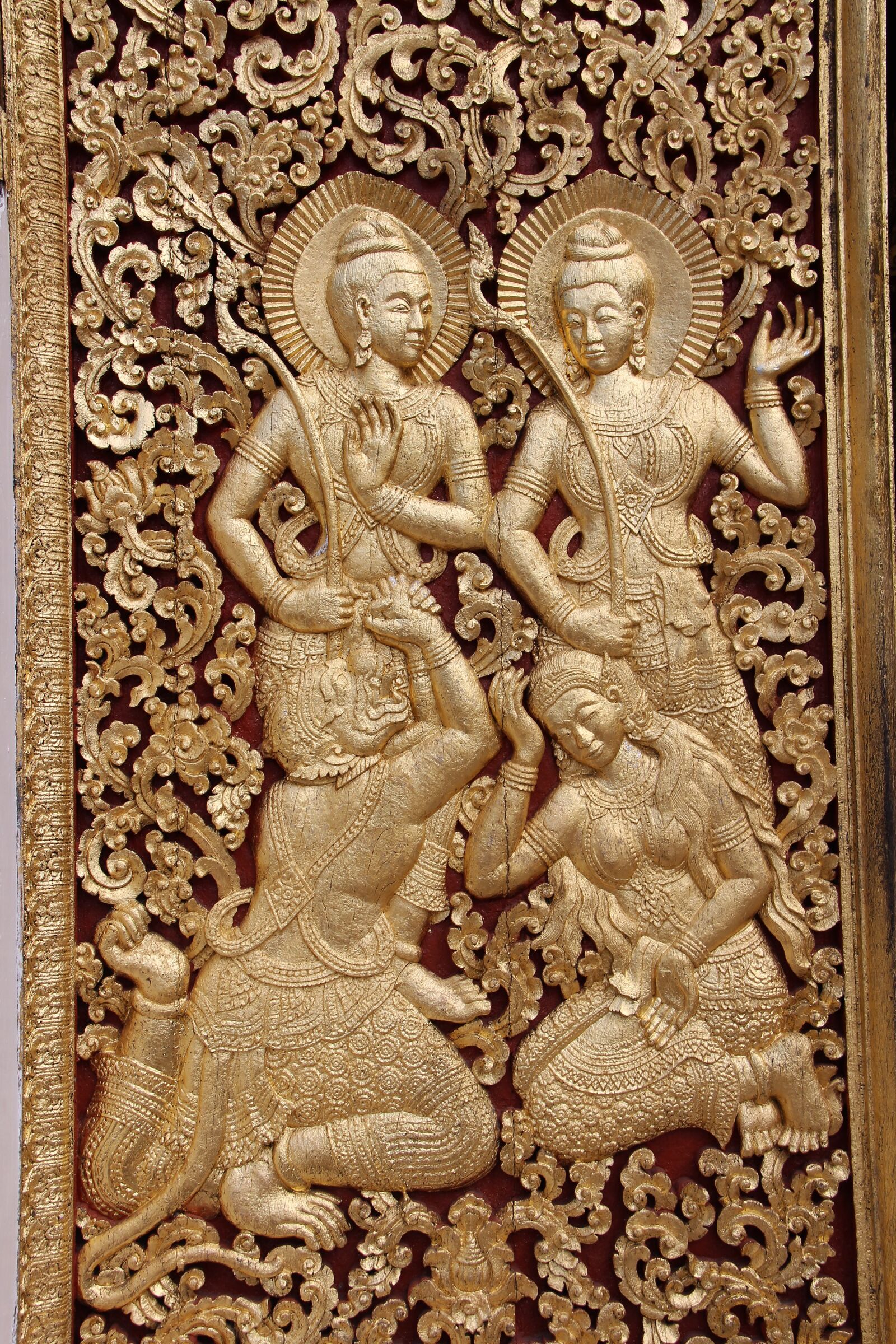 Canon EF-S 18-200mm F3.5-5.6 IS sample photo. Wat xieng thong, golden photography