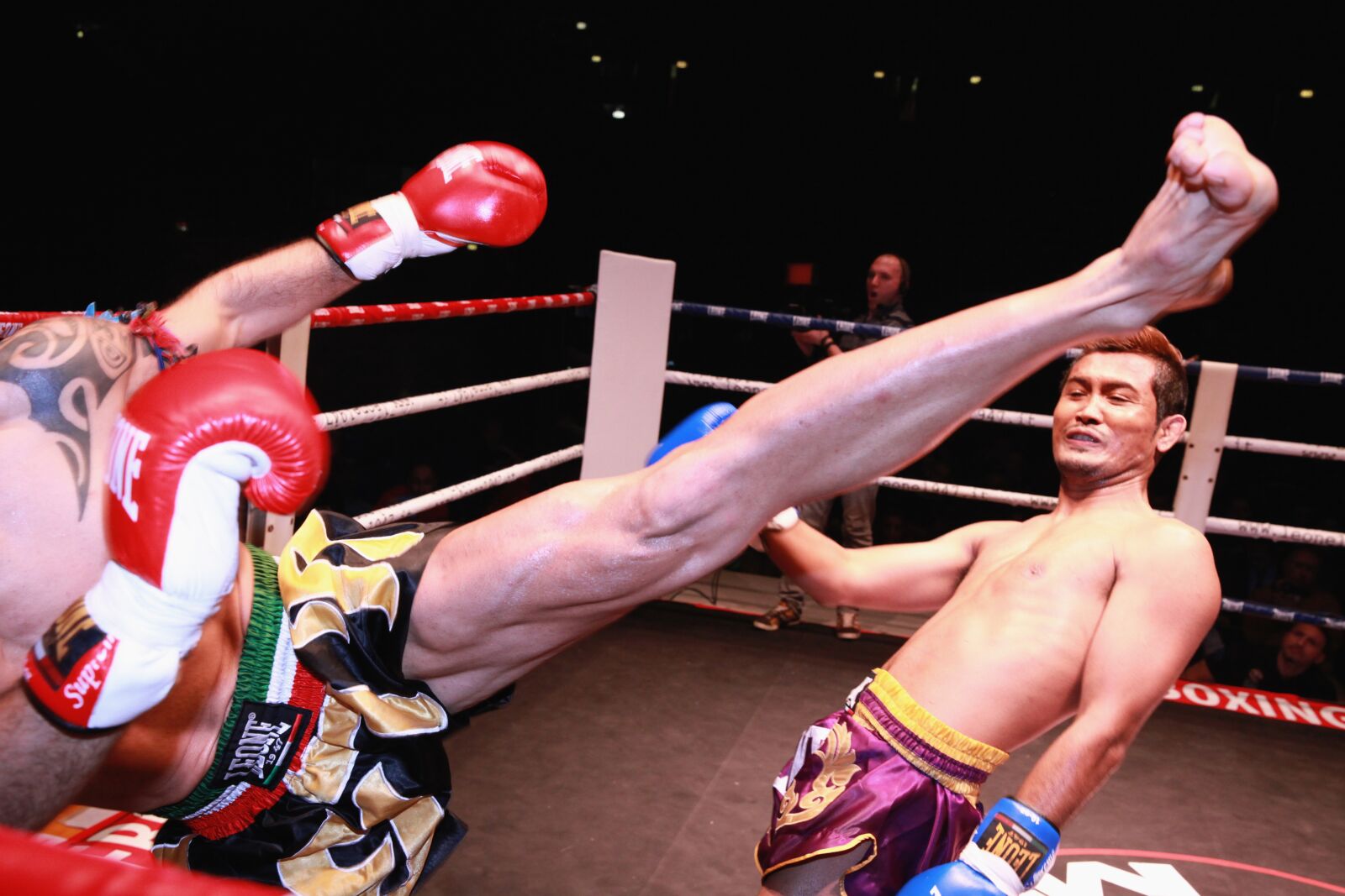 Canon EOS 5D Mark II sample photo. Football, kick, boxing photography