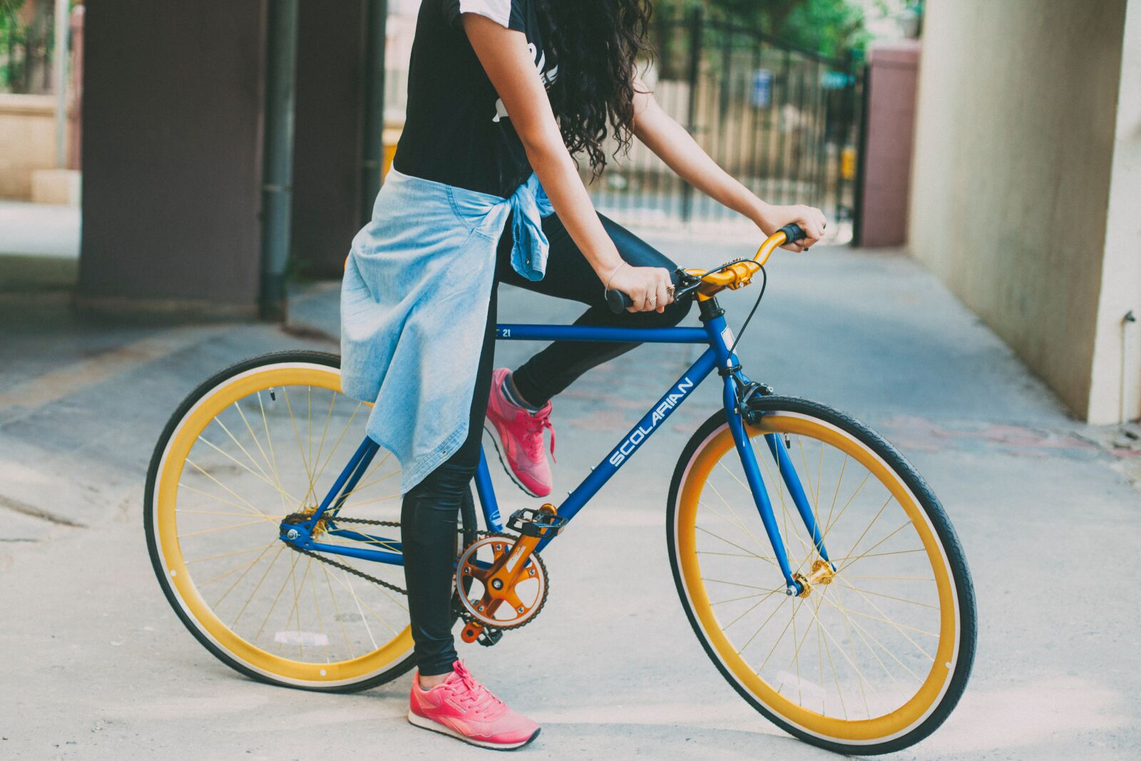 Canon EOS 5D Mark II sample photo. Wheel, bike, cyclist photography