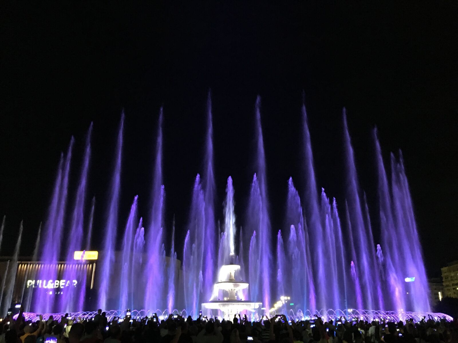 iPhone 6s back camera 4.15mm f/2.2 sample photo. Fountain, music, city photography