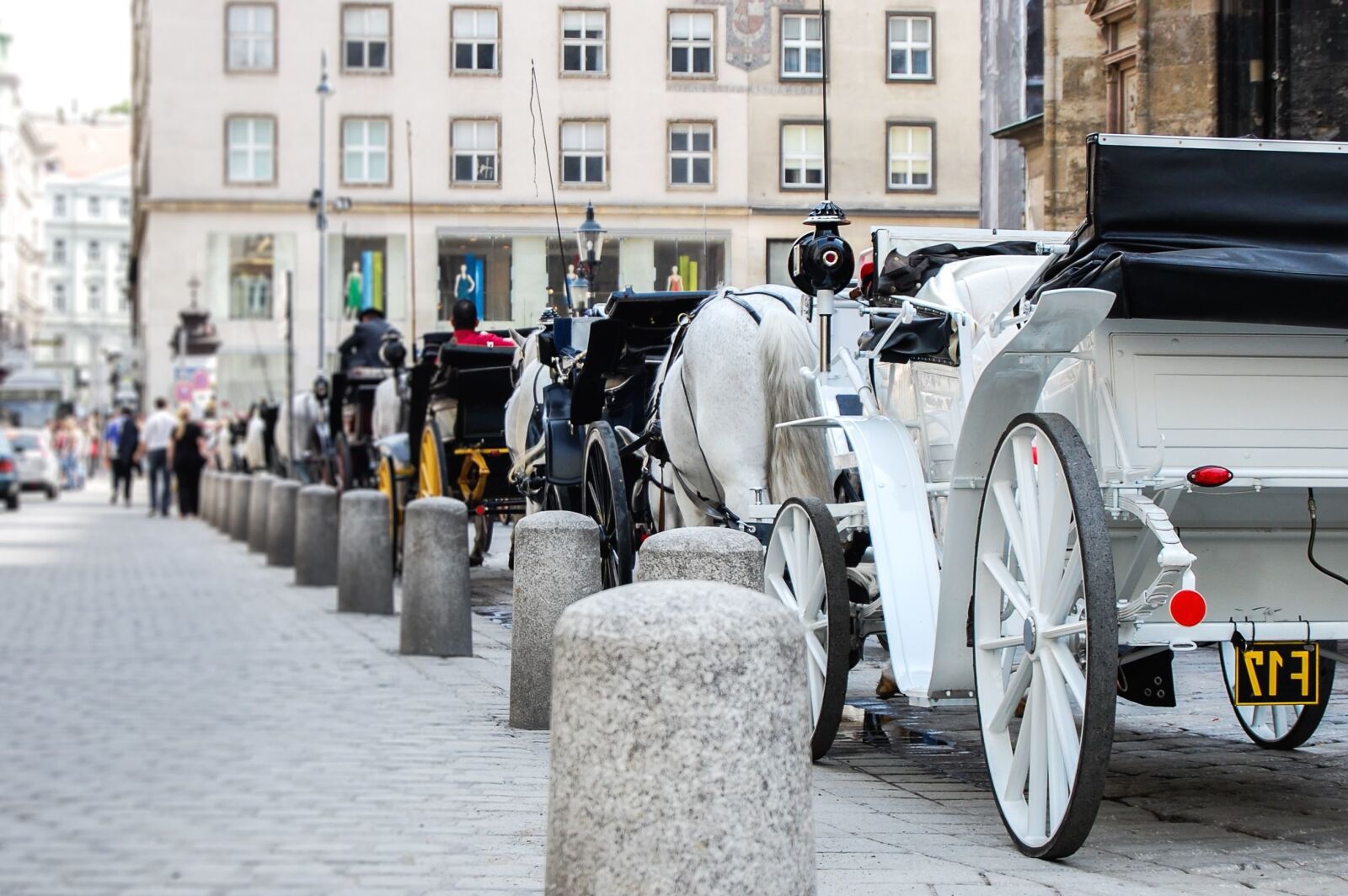 Nikon D40 sample photo. Street, pillar, concrete, carriage photography