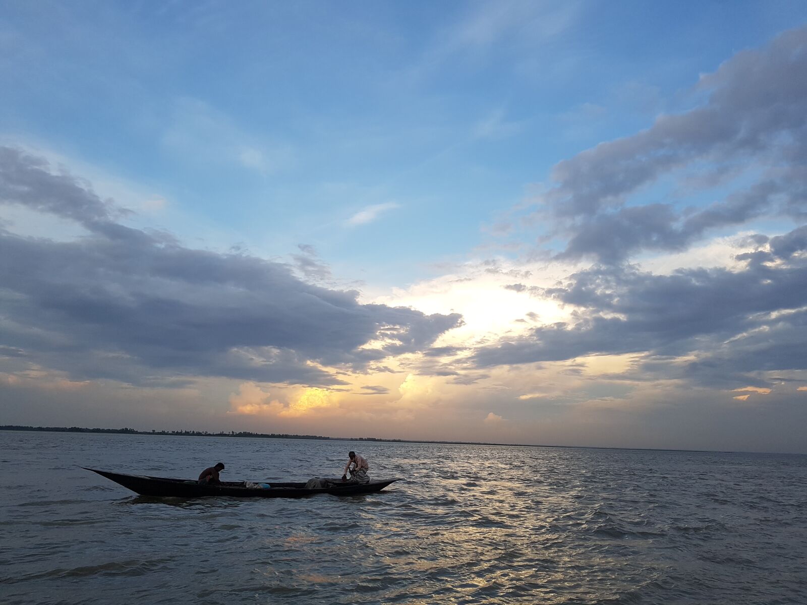 Samsung Galaxy S7 Edge sample photo. River, sky, boat photography