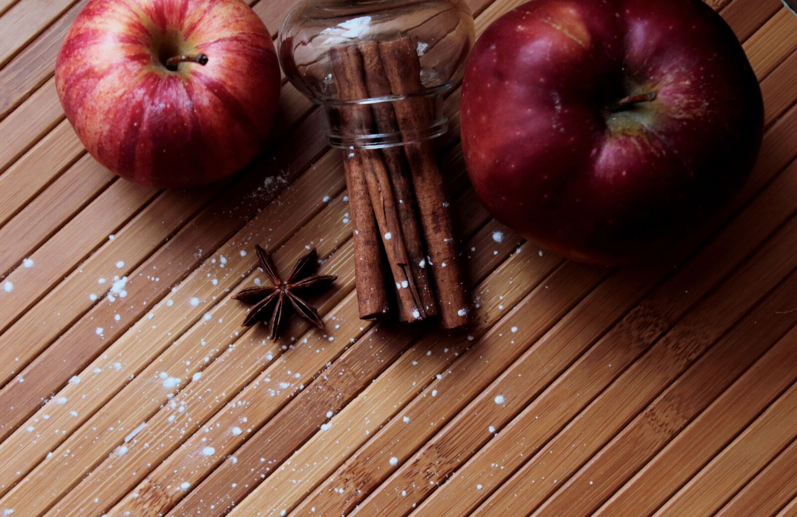 Canon EOS 1200D (EOS Rebel T5 / EOS Kiss X70 / EOS Hi) sample photo. Apples, cinnamon, spices photography