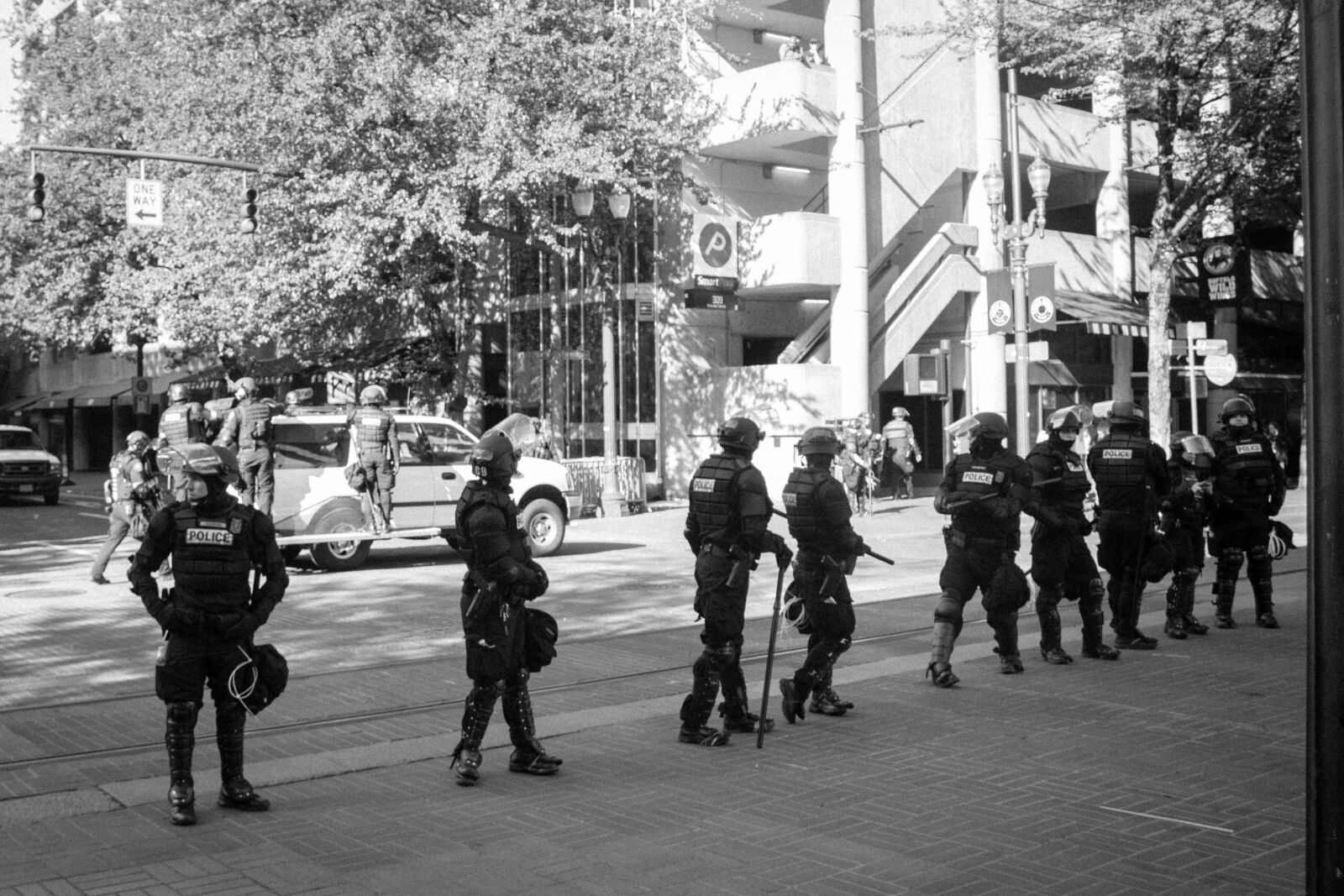 Canon EOS 700D (EOS Rebel T5i / EOS Kiss X7i) sample photo. Crowd, control, police, police photography