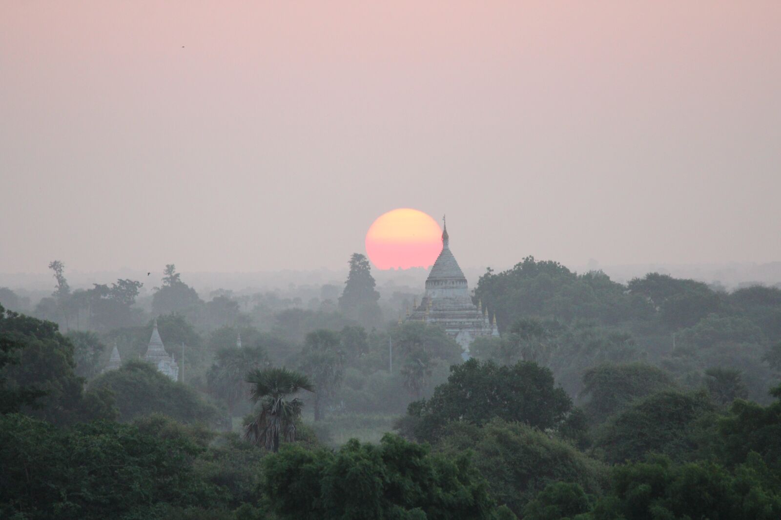 Canon EOS 600D (Rebel EOS T3i / EOS Kiss X5) sample photo. Bagan, temple level, sunrise photography