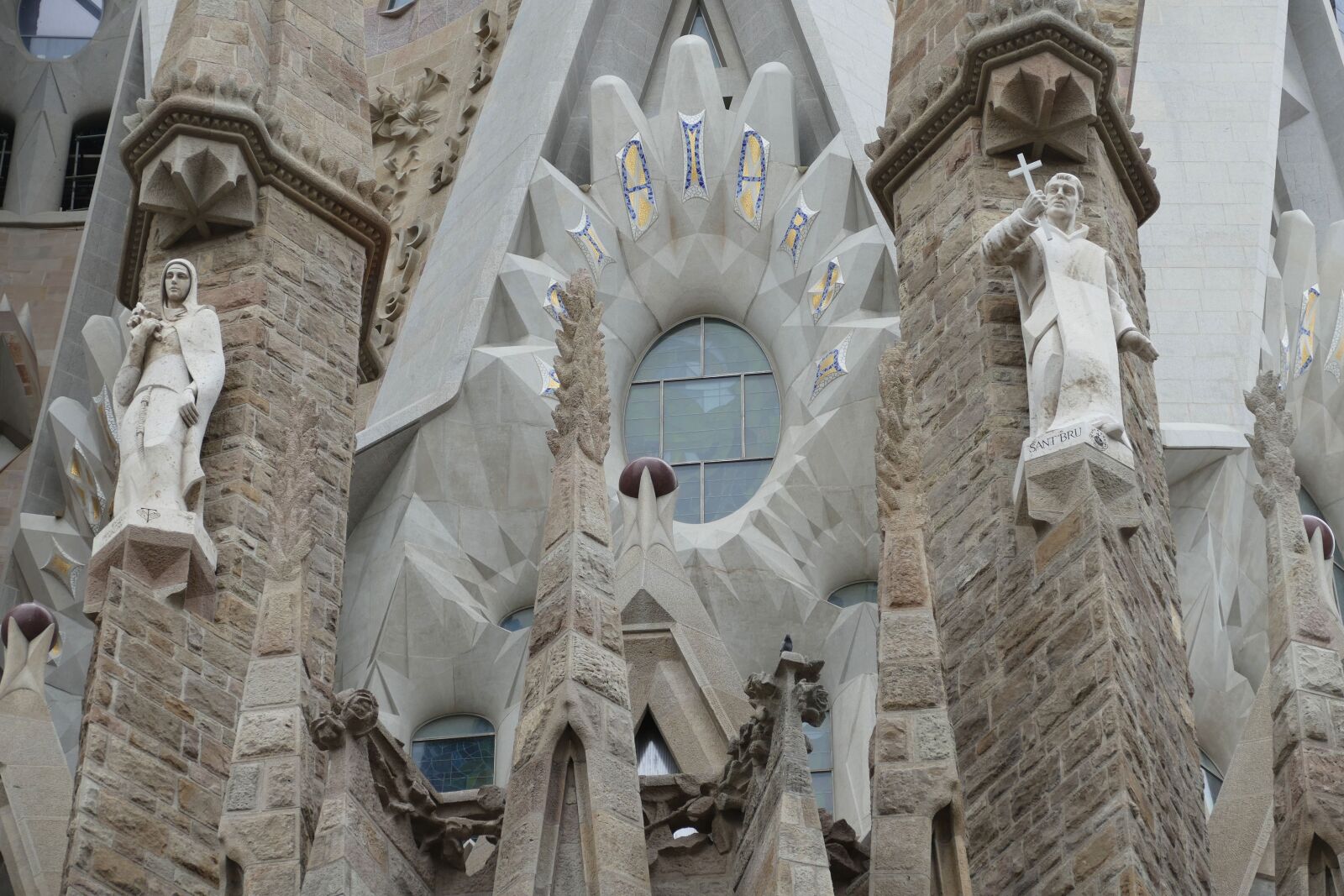 Panasonic Lumix DMC-FZ1000 sample photo. Barcelona, spain, church photography