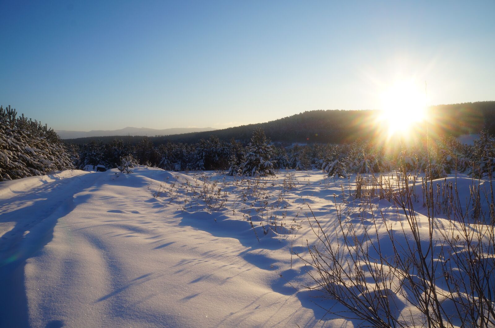 Sony Alpha NEX-F3 + Sony E 18-55mm F3.5-5.6 OSS sample photo. Winter, snow, village photography