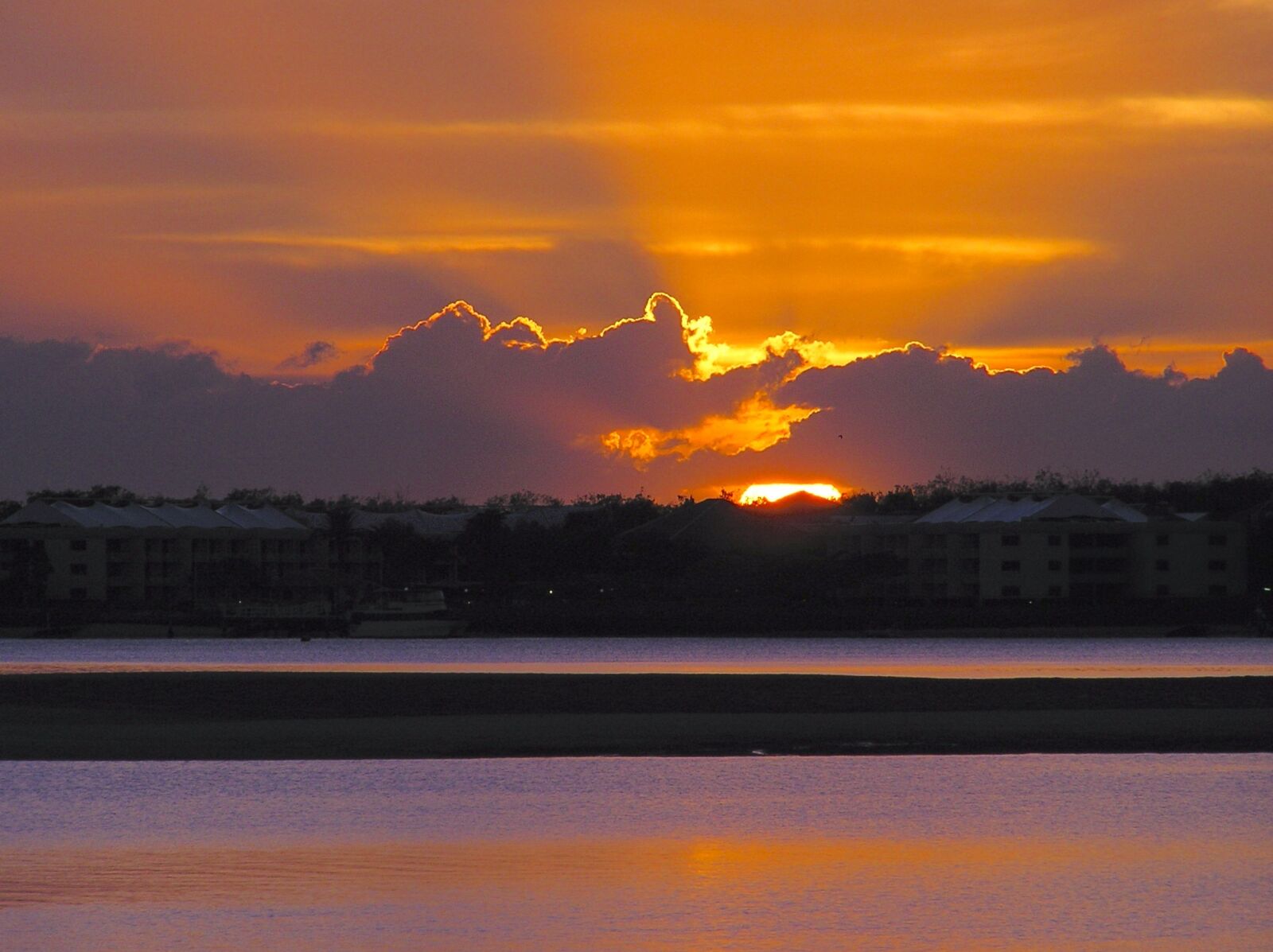 Olympus C750UZ sample photo. Sunrise, water, sea photography