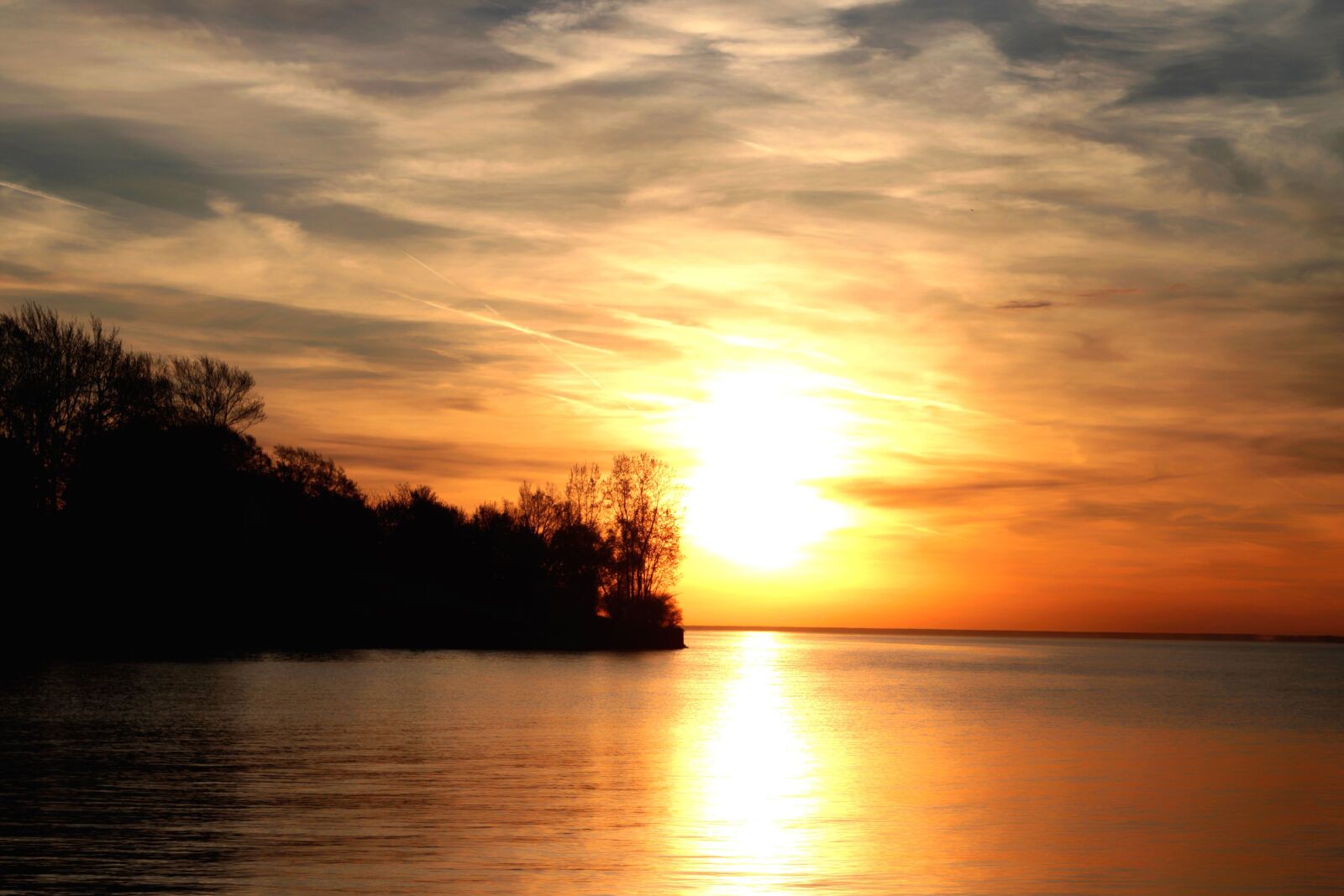 Canon EOS 600D (Rebel EOS T3i / EOS Kiss X5) sample photo. Vacation, water, silhouette, sky photography