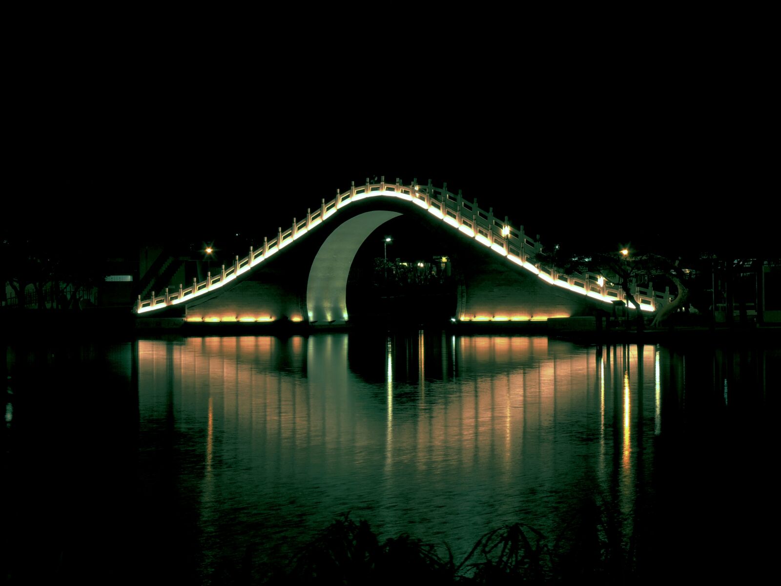Nikon Coolpix P510 sample photo. Bridge, with, lights, during photography