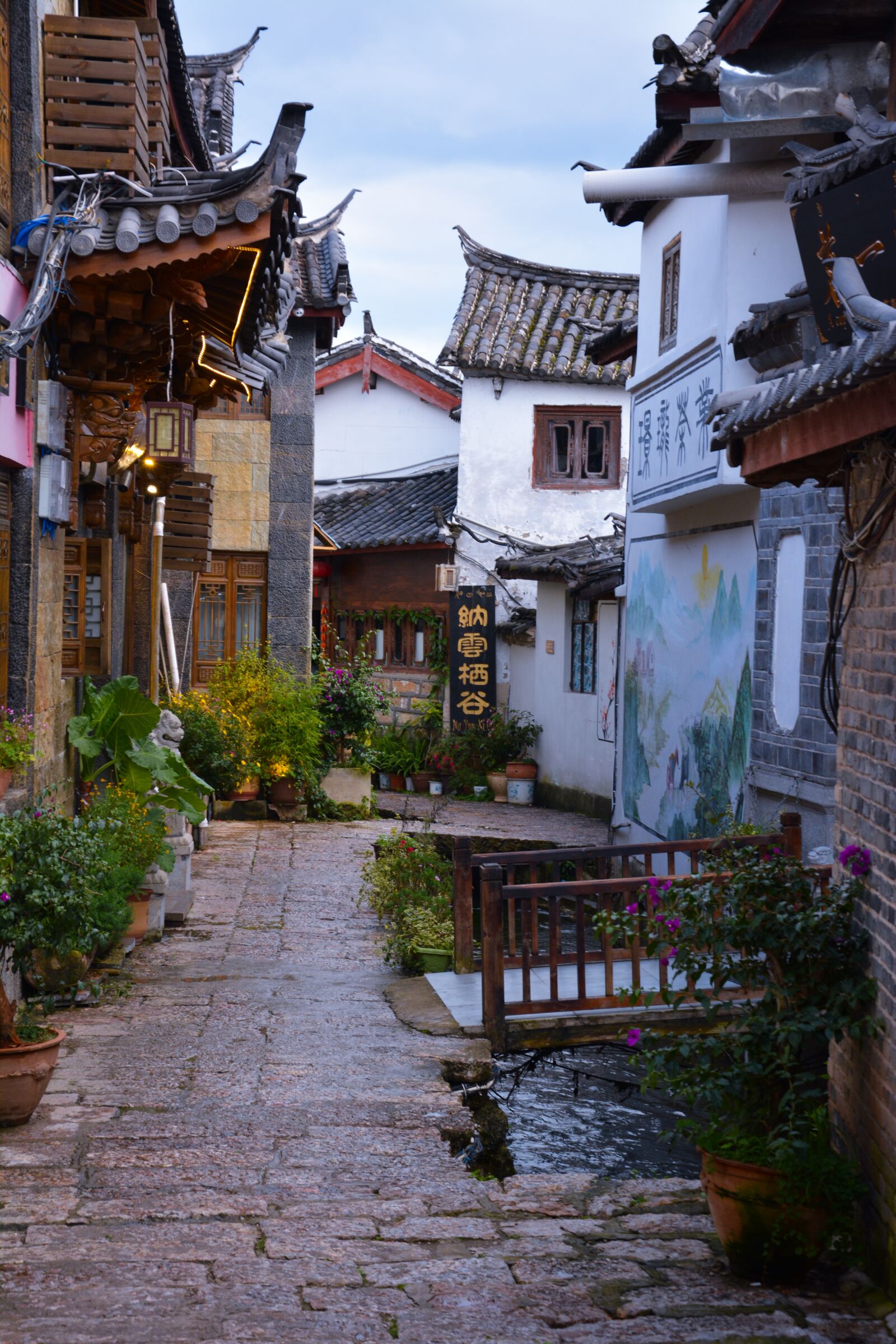 Nikon D5200 sample photo. Street, old, traditional photography