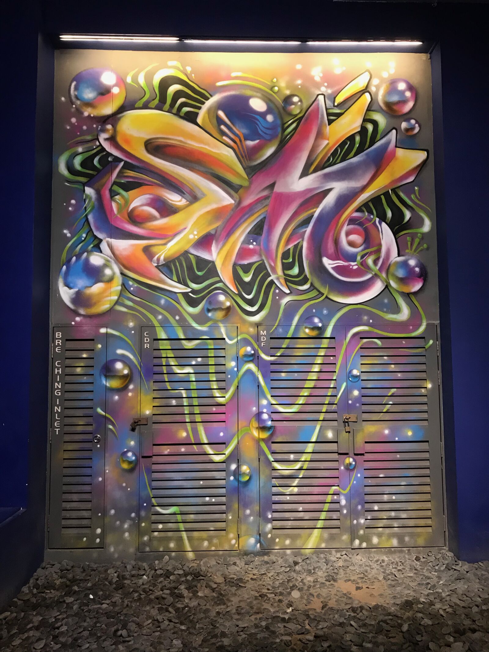 Apple iPhone 7 Plus sample photo. Wall, mural, hotel photography