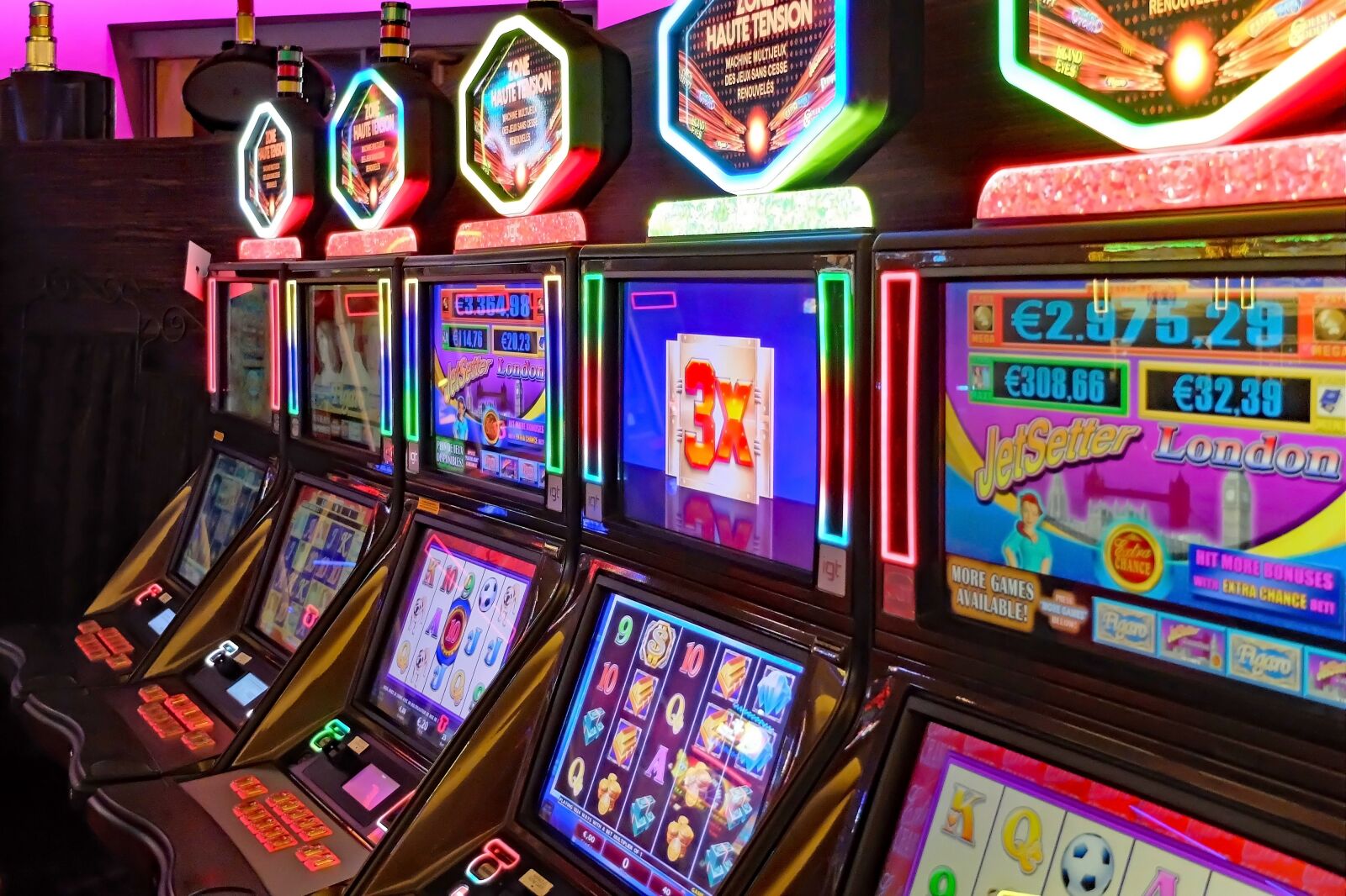 Fujifilm X30 sample photo. Casino, game of chance photography