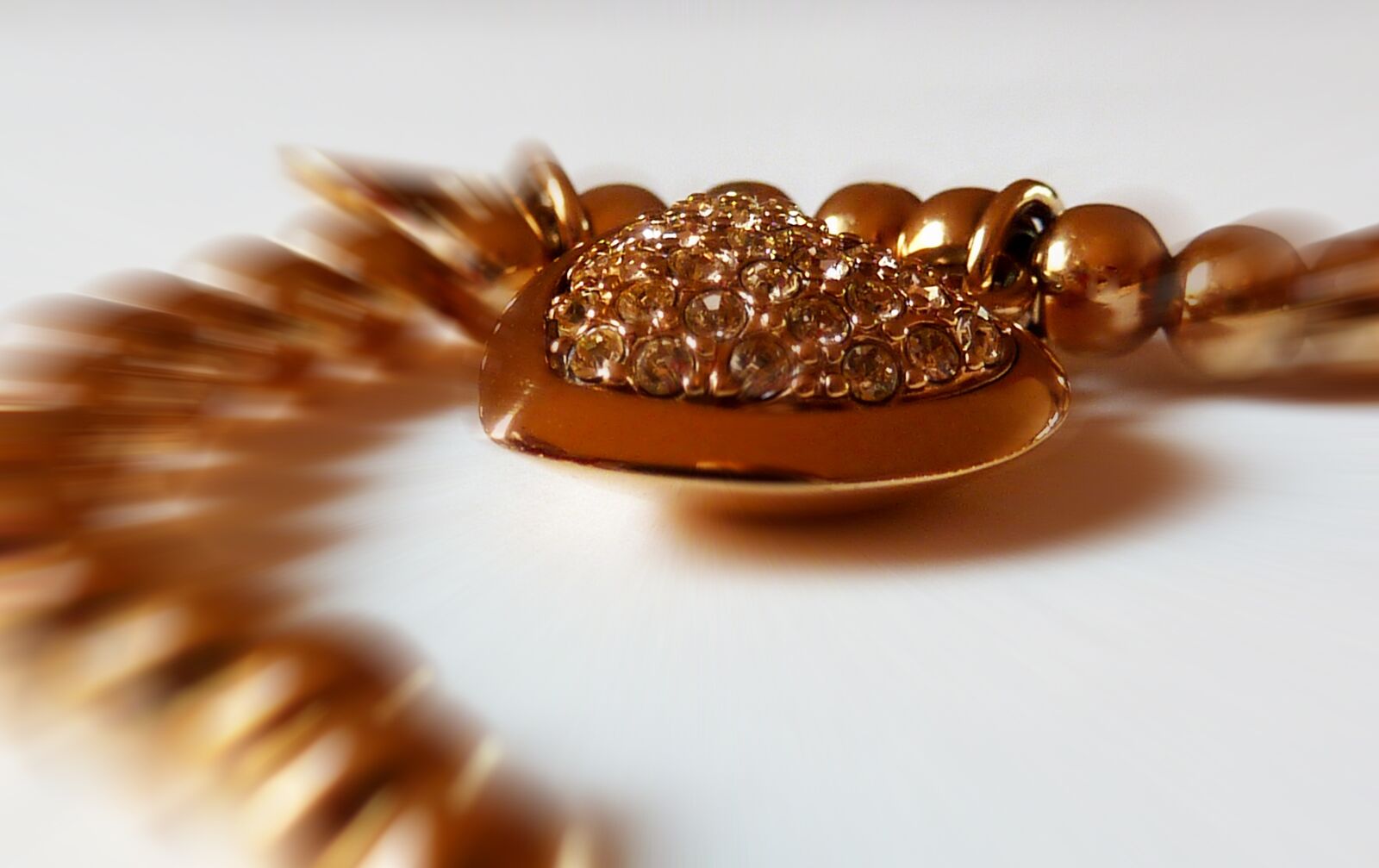 Panasonic DMC-TZ7 sample photo. Jewellery, chain, heart photography