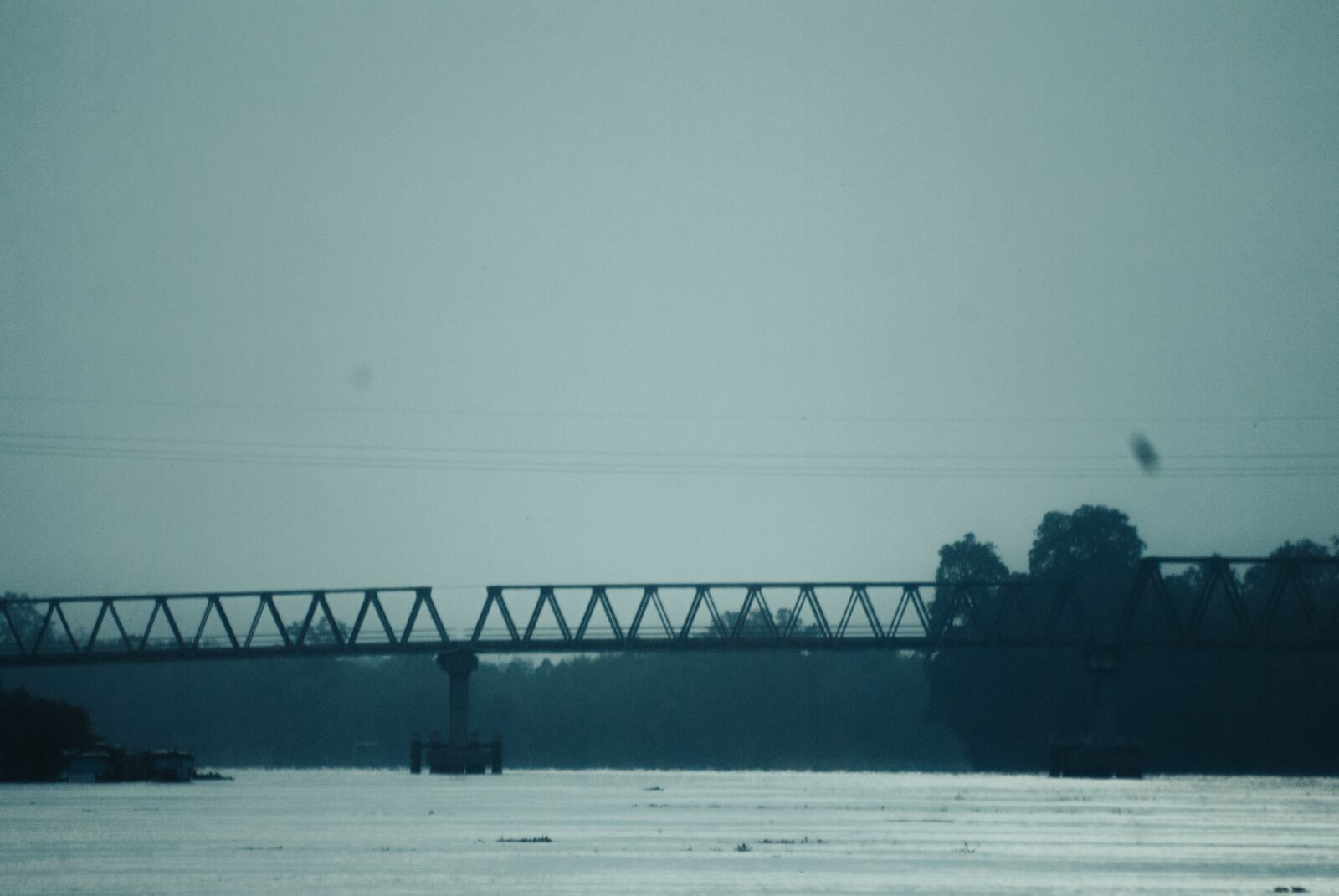 Nikon D3000 sample photo. Bridge, morning, rain photography