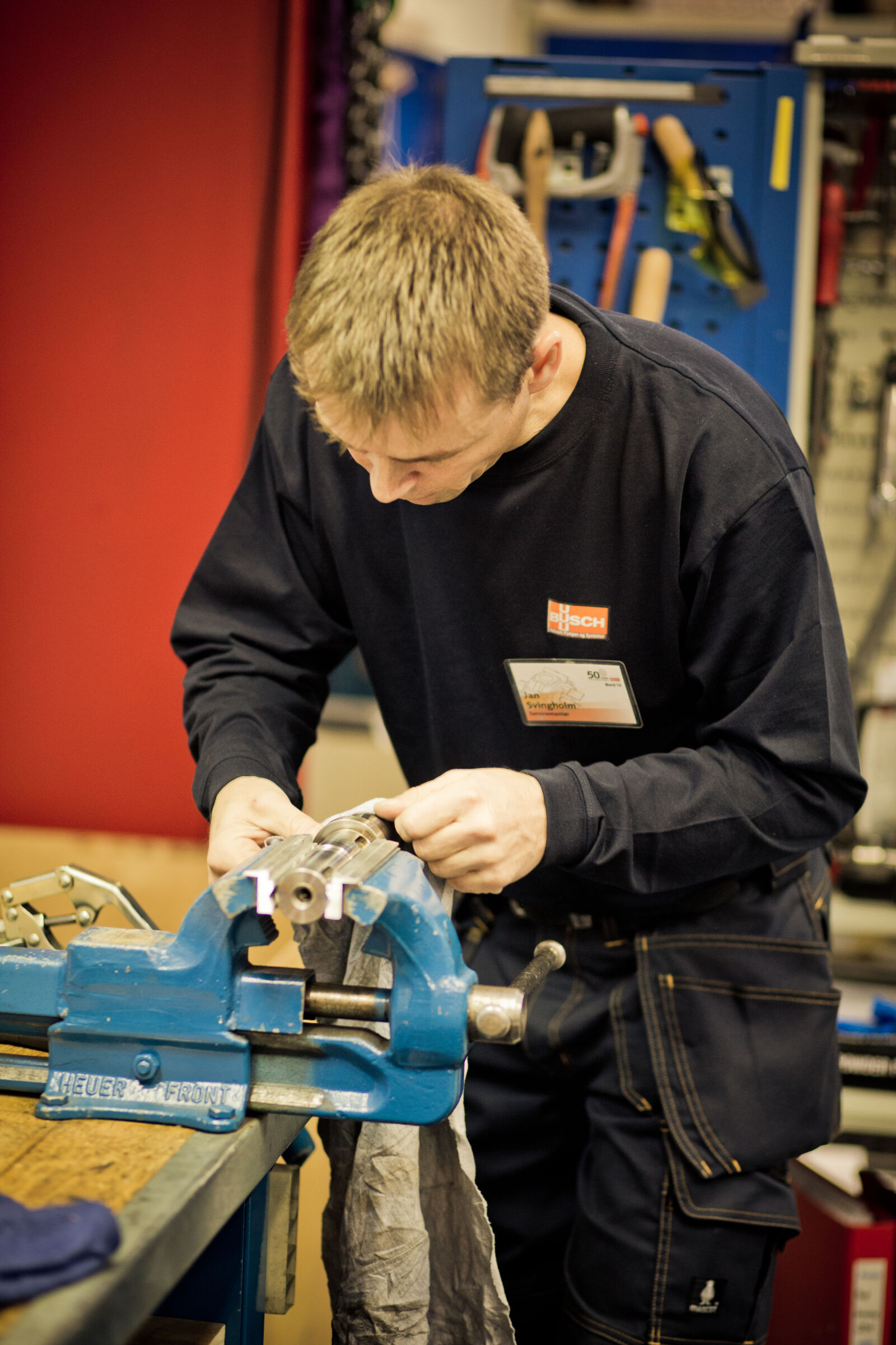 Canon EF 85mm F1.8 USM sample photo. Artisan, grinder, hands, indoors photography