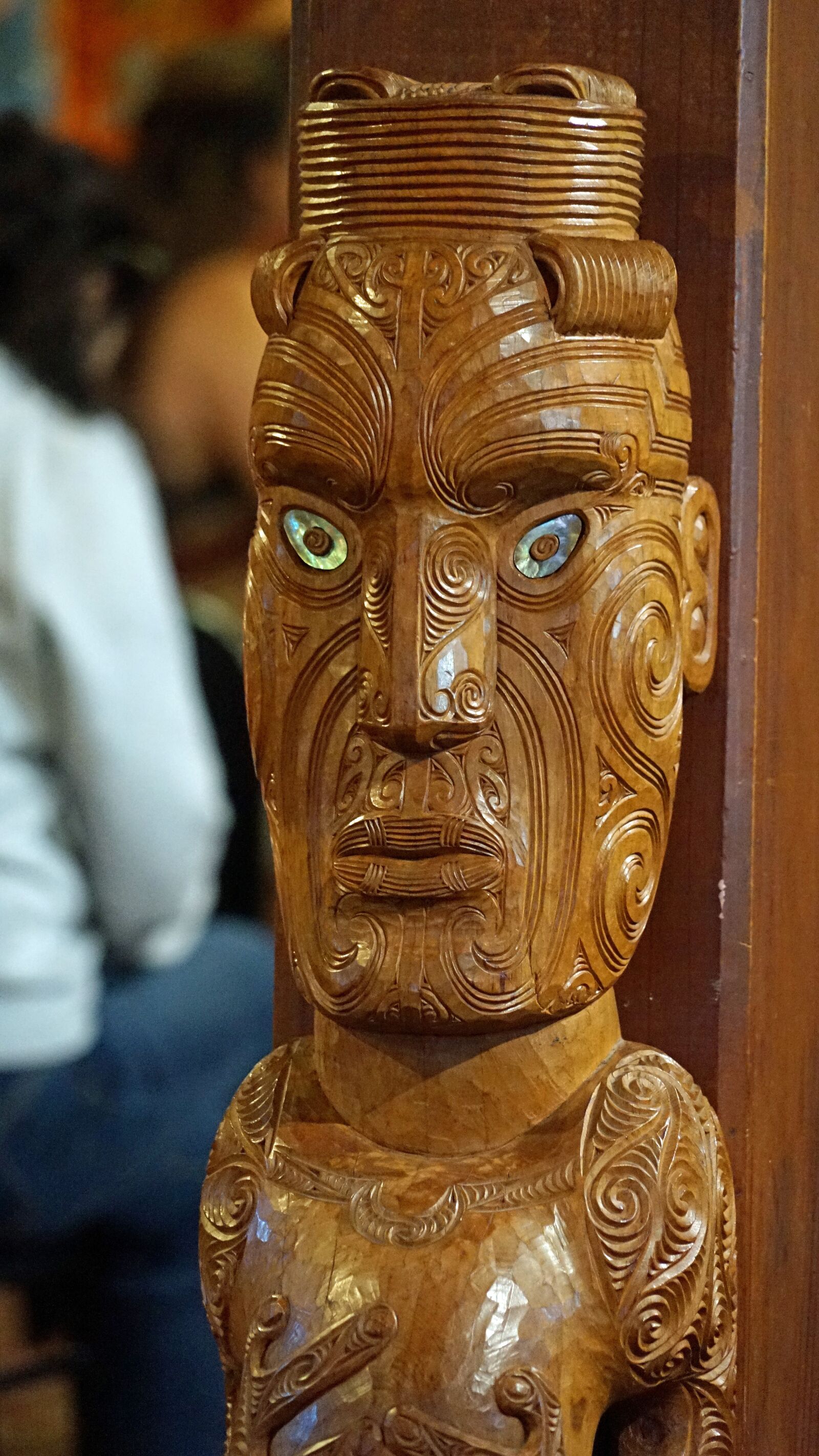 Sony a7 + Sony FE 24-240mm F3.5-6.3 OSS sample photo. Maori figure, carving, figure photography