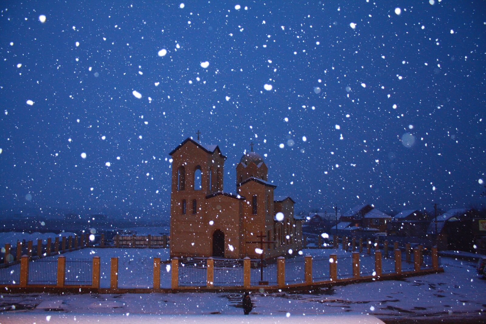Canon EOS 450D (EOS Rebel XSi / EOS Kiss X2) sample photo. Winter, night, snow photography