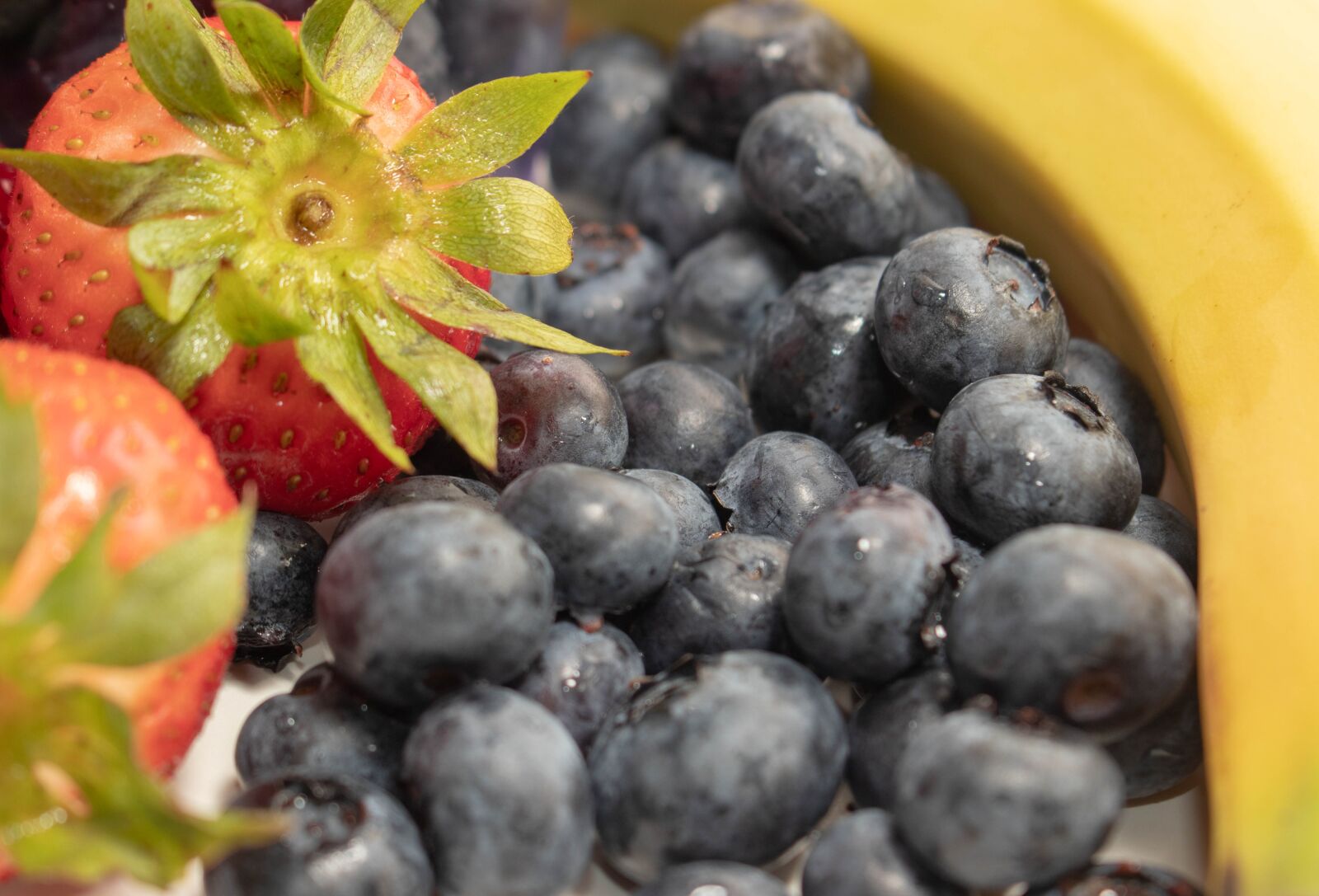 Canon EOS 80D sample photo. Blueberries, bananas, strawberries photography