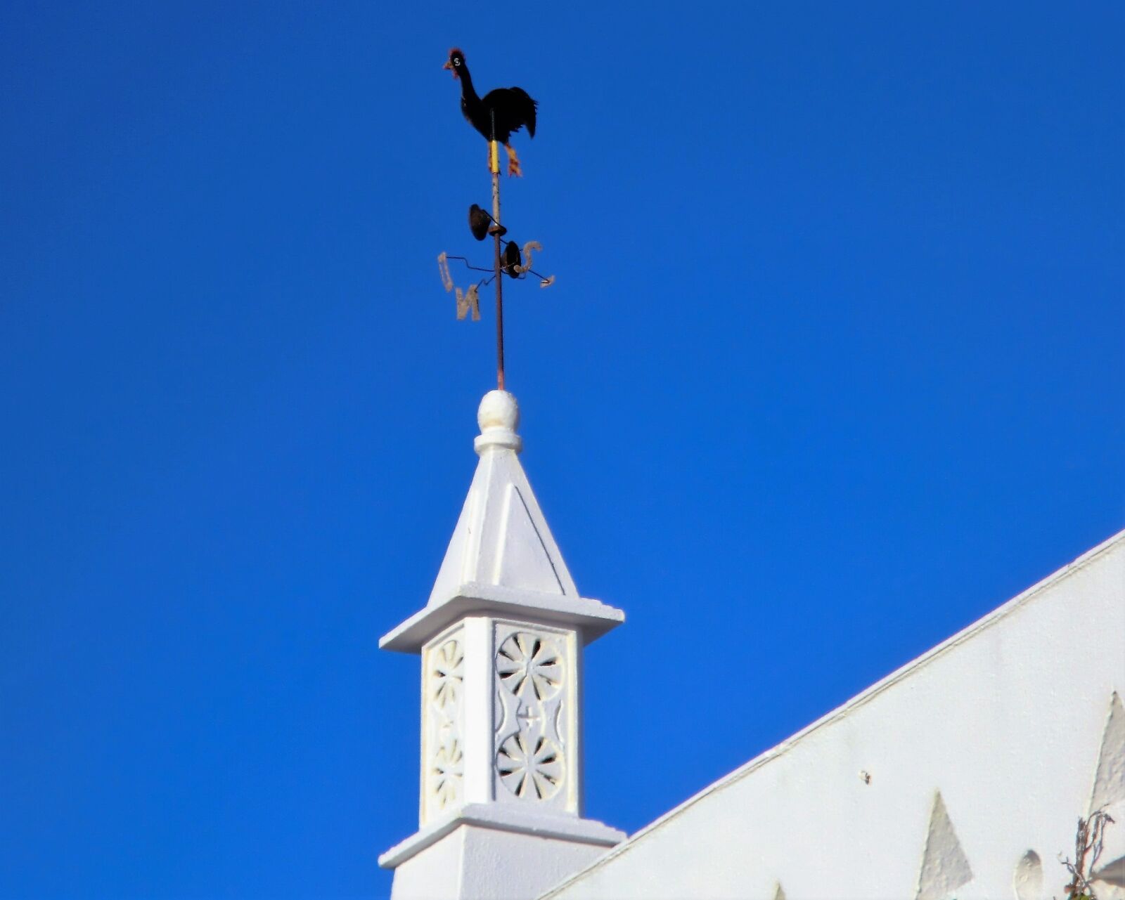 CASIO EX-Z800 sample photo. Weather vane, haan, chimney photography