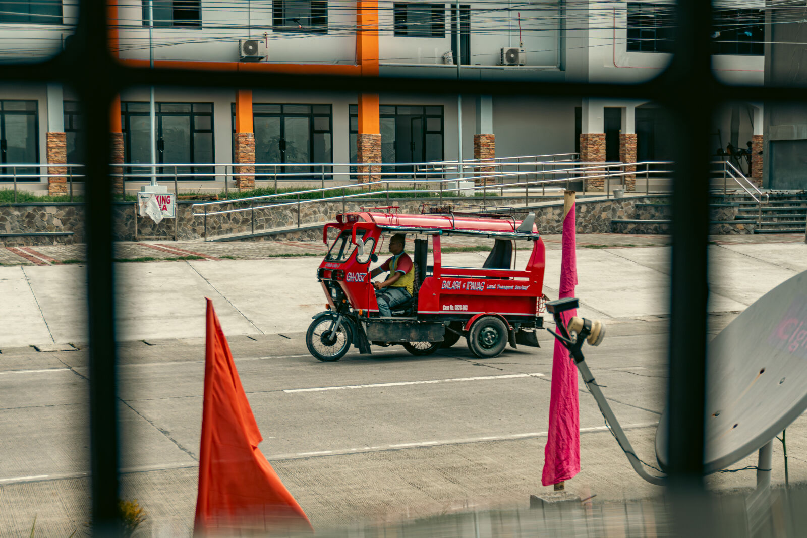 Sony ZV-E10 sample photo. Tricycle photography