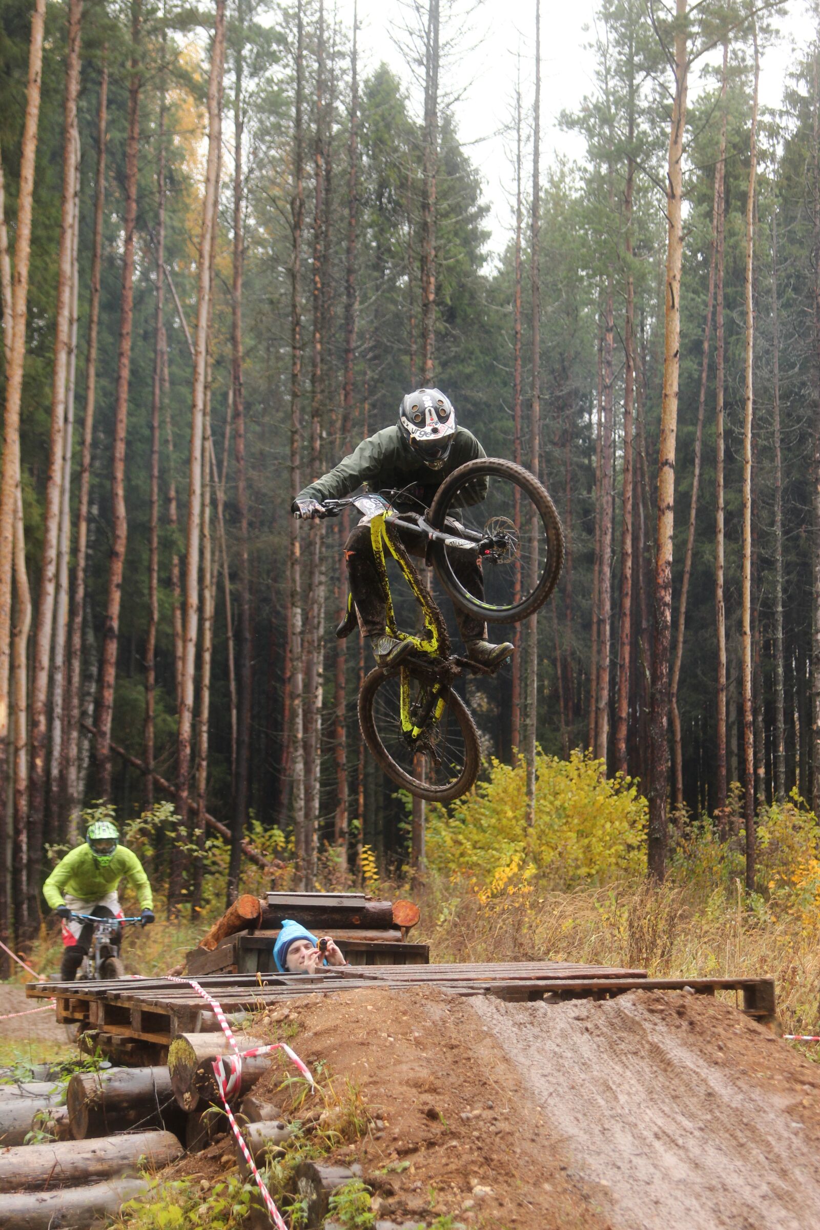 Canon EOS 600D (Rebel EOS T3i / EOS Kiss X5) sample photo. Sports, bike, race photography