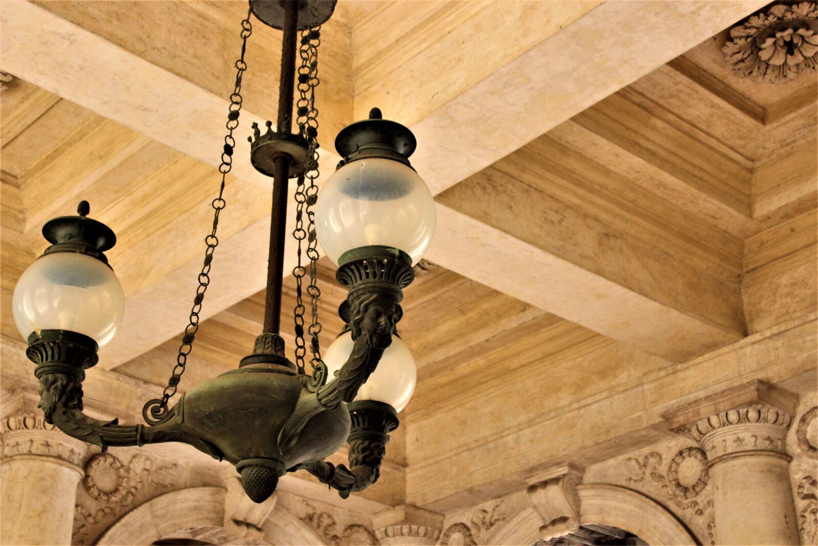 Canon EOS 600D (Rebel EOS T3i / EOS Kiss X5) sample photo. Chandelier, wood, ceiling photography
