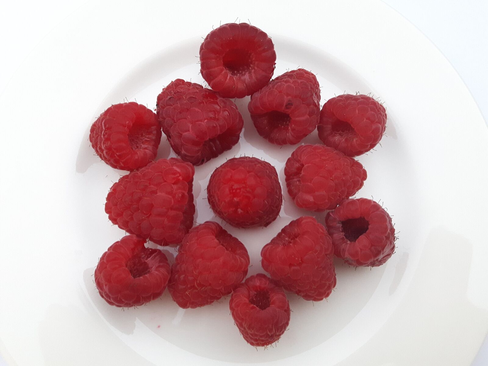 Samsung Galaxy S5 Neo sample photo. Fruit, raspberries, eating photography