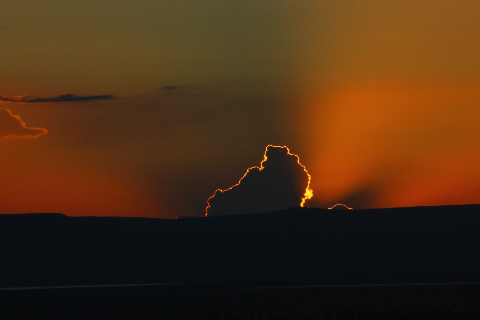 Canon EOS 550D (EOS Rebel T2i / EOS Kiss X4) sample photo. Sunset, sky, landscape photography