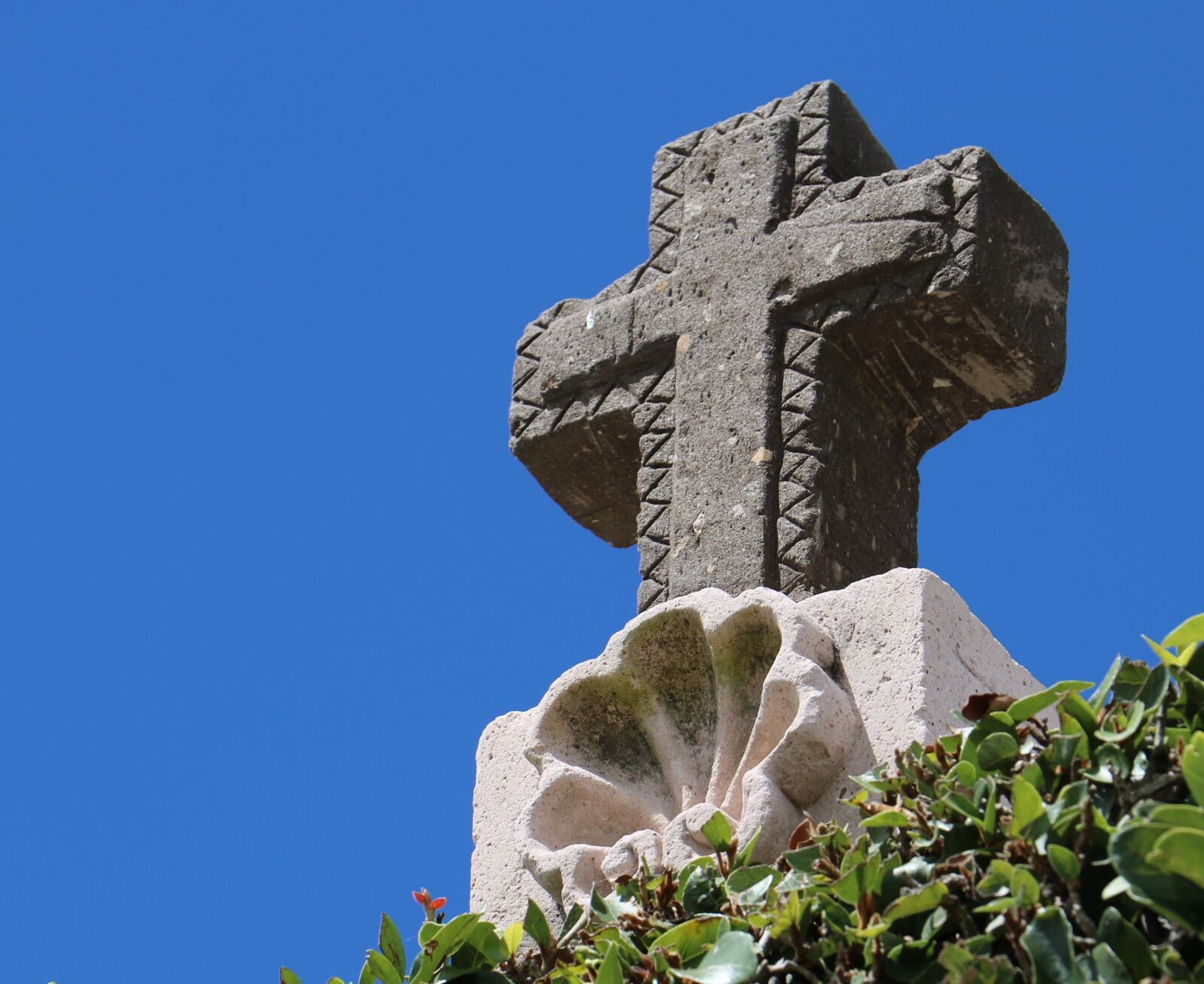 Canon EOS 760D (EOS Rebel T6s / EOS 8000D) sample photo. Cross, sculpture, stone photography