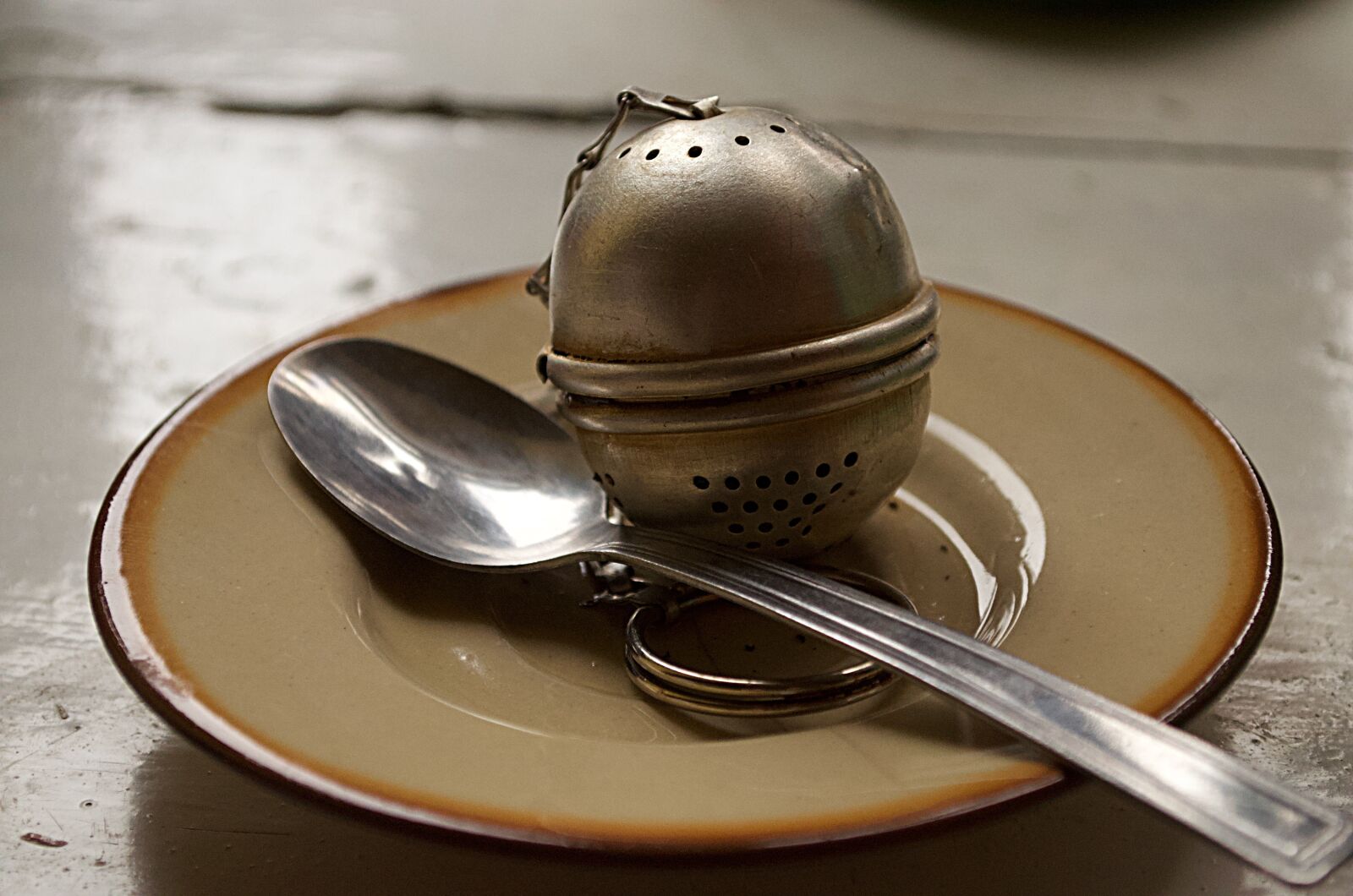 Nikon D5100 sample photo. Zaparzacz tea, teaspoon, saucer photography