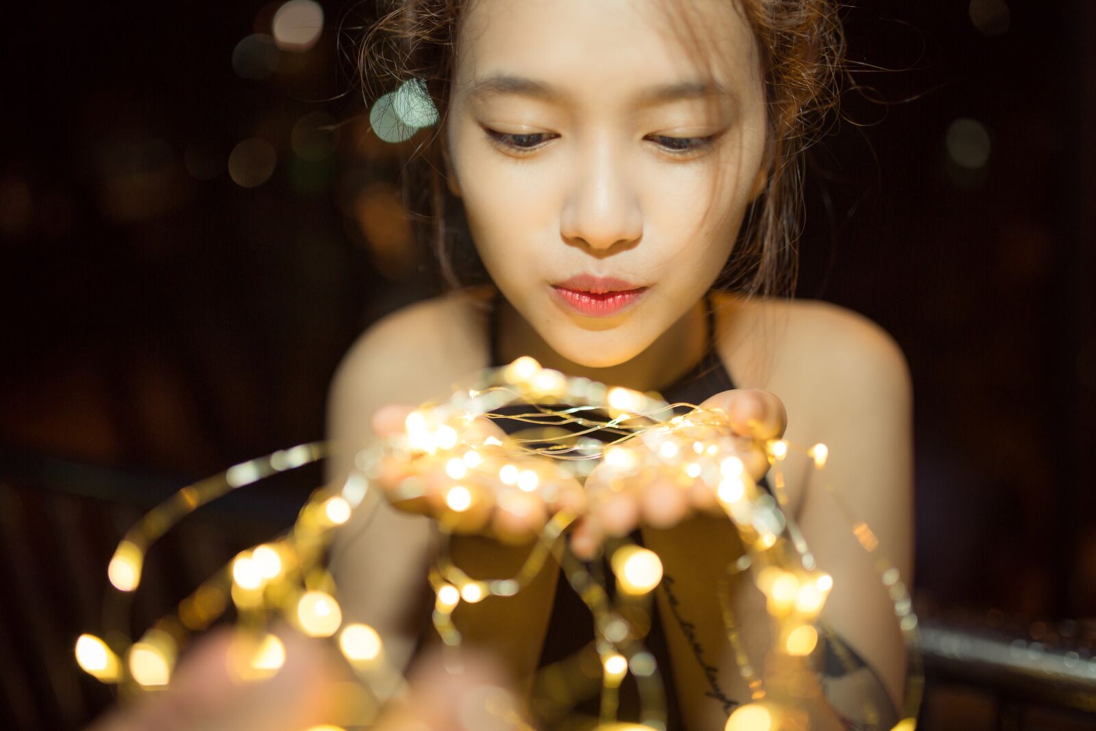 Canon EOS 5D Mark III sample photo. Girl, night, portrait photography