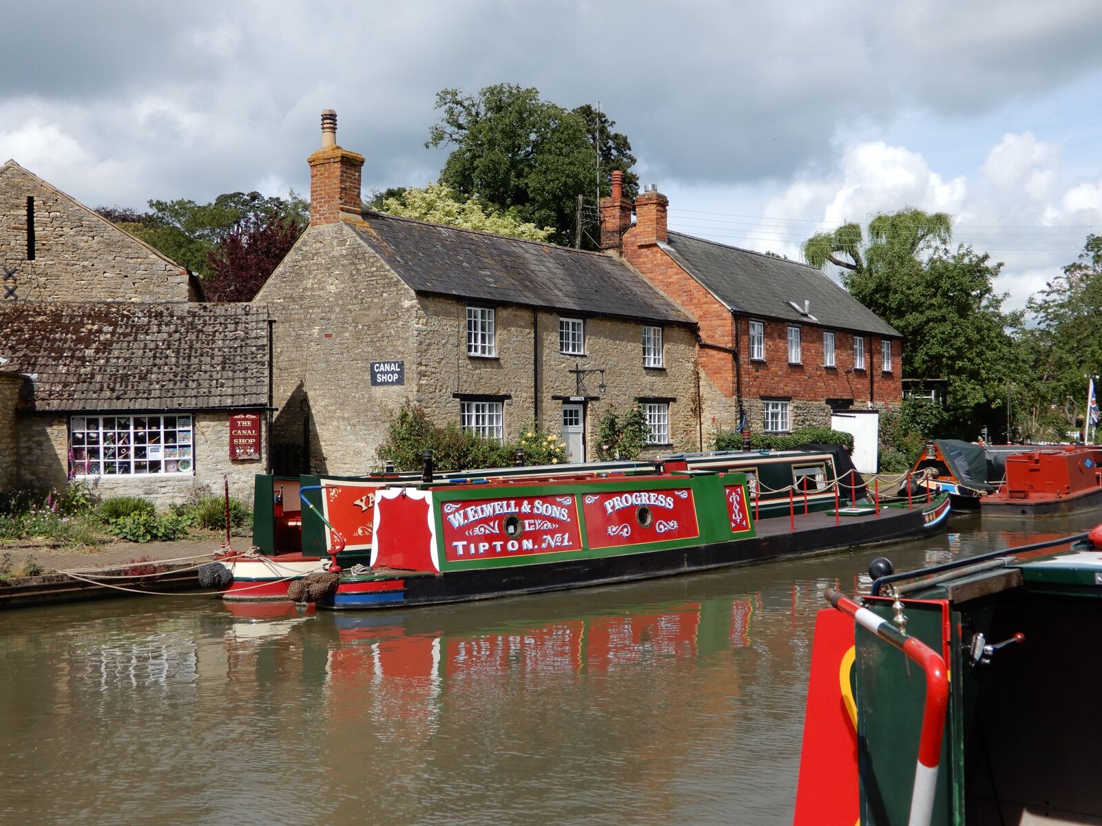 Nikon Coolpix A900 sample photo. Canal, boat, england photography