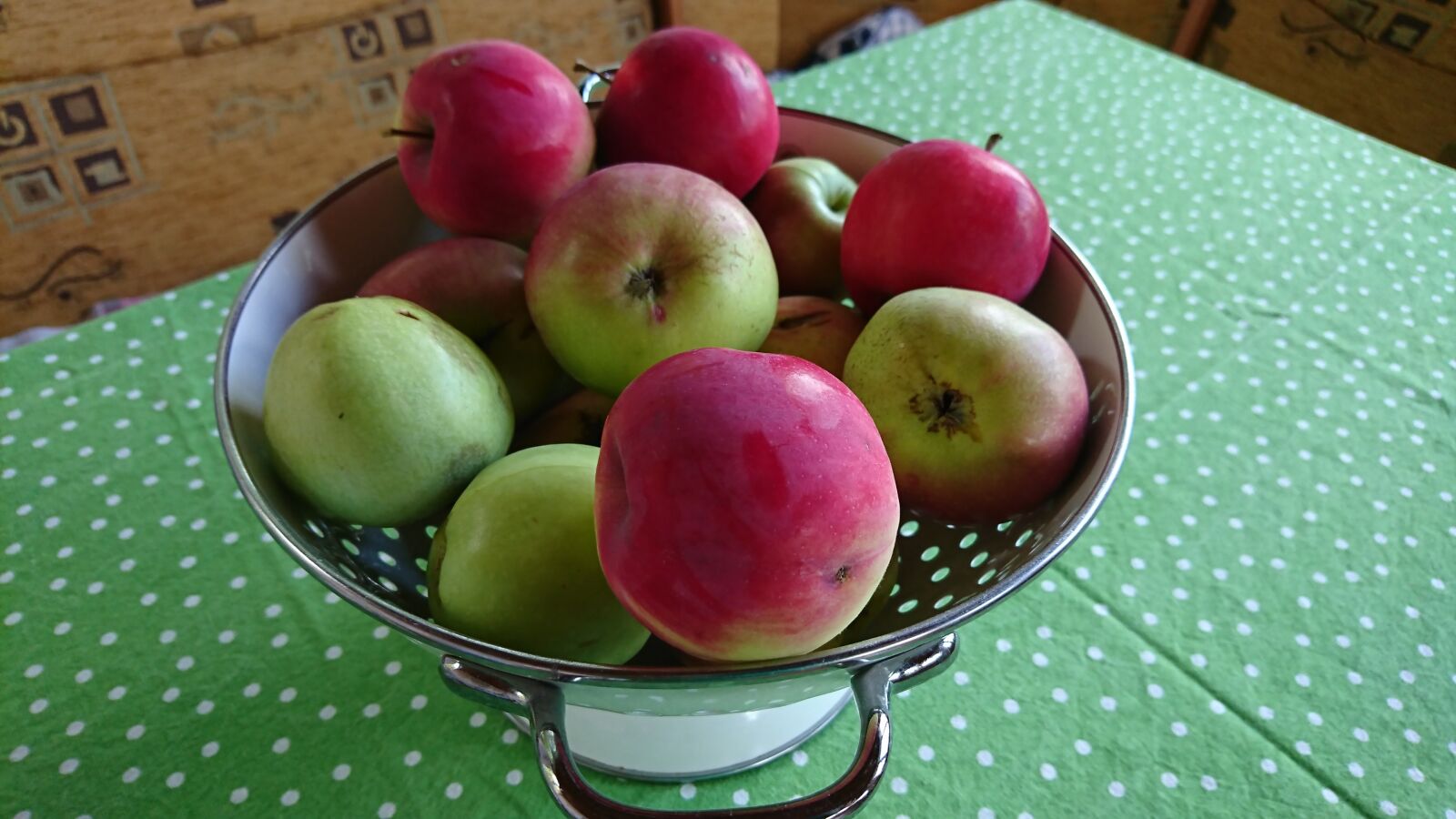 Sony Xperia XZ sample photo. Apple, fruit, summer photography