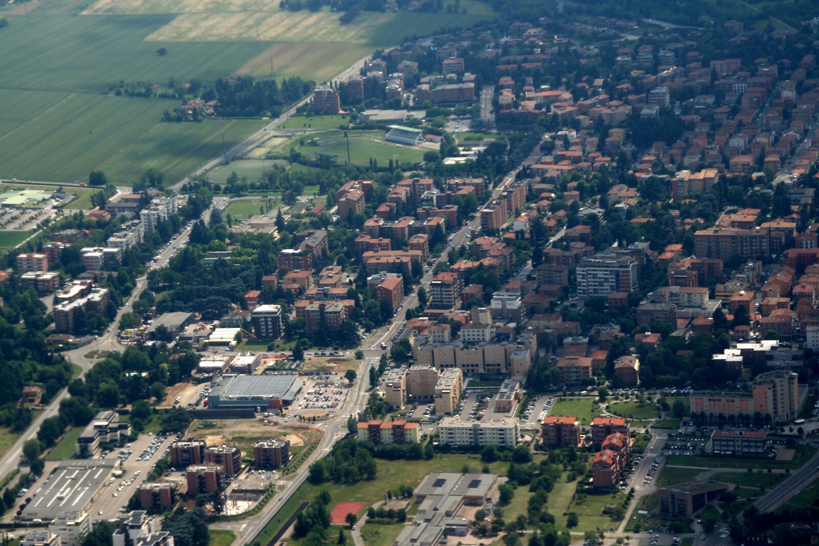 Canon EOS 700D (EOS Rebel T5i / EOS Kiss X7i) sample photo. City, buildings, plane photography