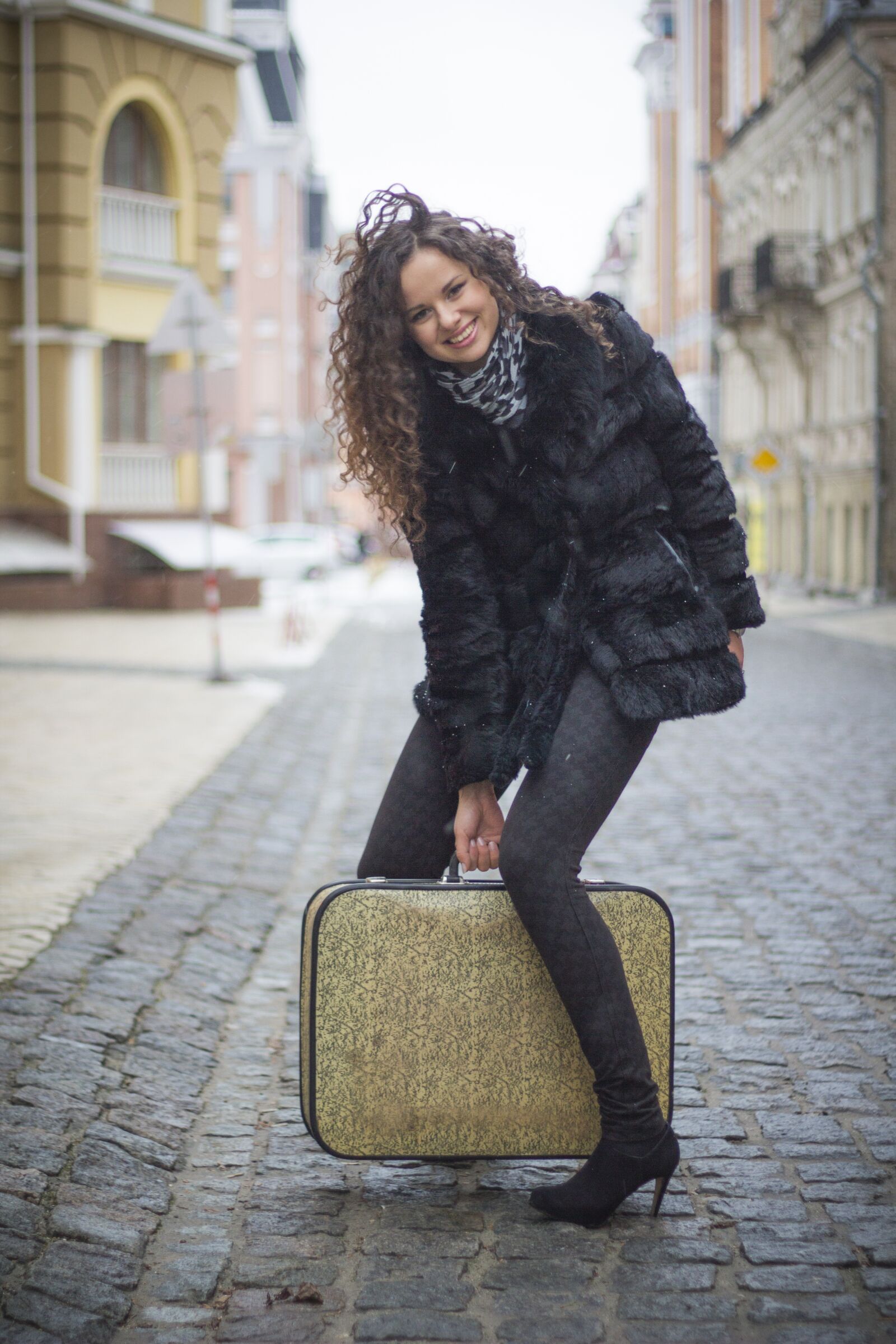 Canon EOS 60D + Canon EF 50mm F1.8 II sample photo. Suitcase, girl, woman photography