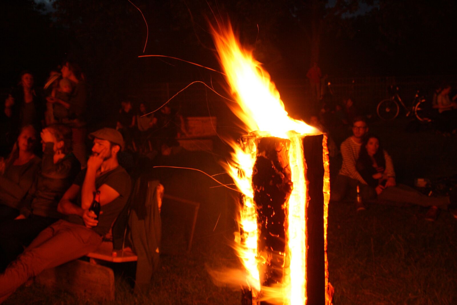 Canon EOS 1000D (EOS Digital Rebel XS / EOS Kiss F) sample photo. Midsummer night bonfire, midsummer photography