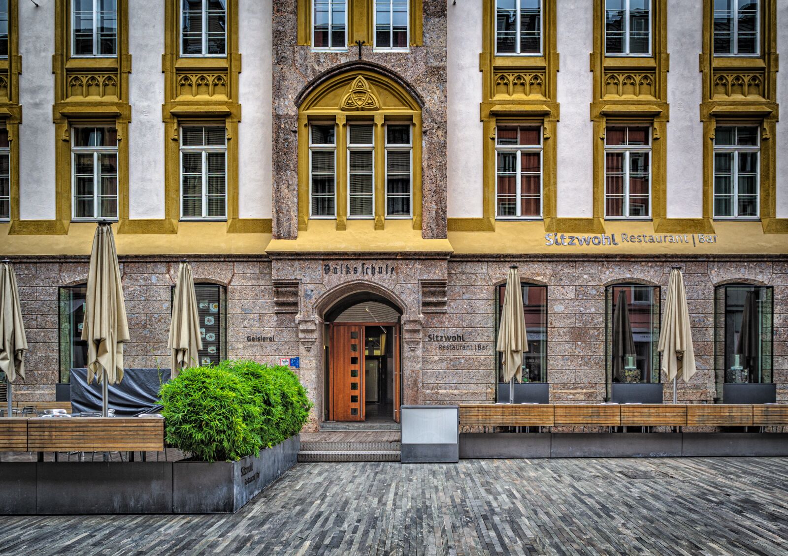 Olympus OM-D E-M10 II sample photo. Cafe, restaurant, innsbruck photography
