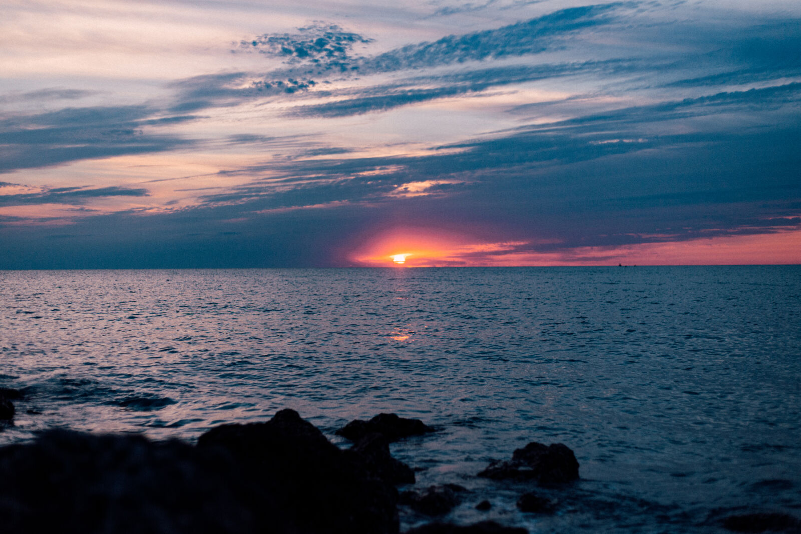 Canon EOS 6D + Canon EF 50mm F1.8 STM sample photo. Sunset, ocean, rocks photography