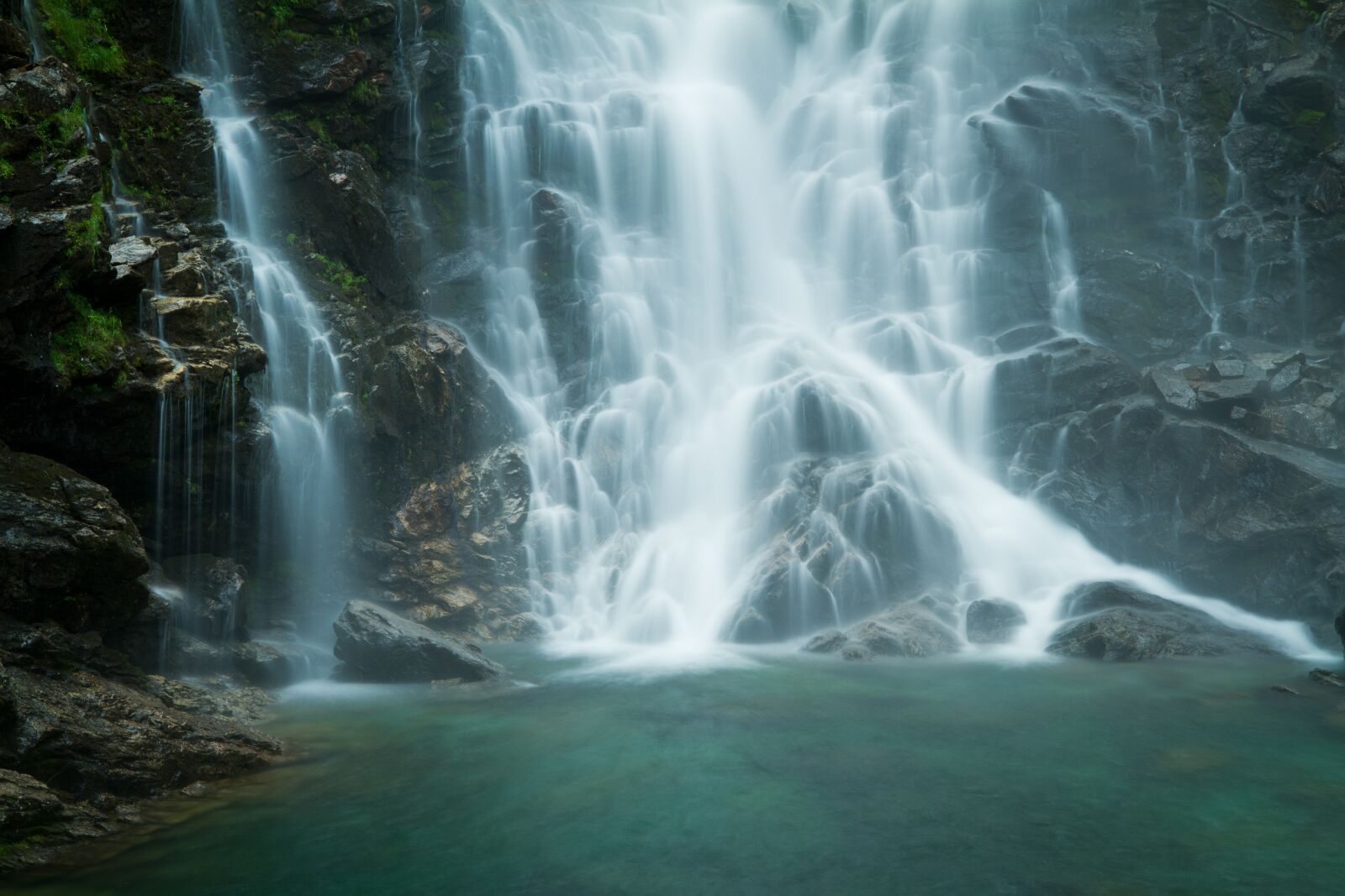 Canon EOS 7D + Canon EF-S 17-85mm F4-5.6 IS USM sample photo. Verzasca, waterfall, water and photography