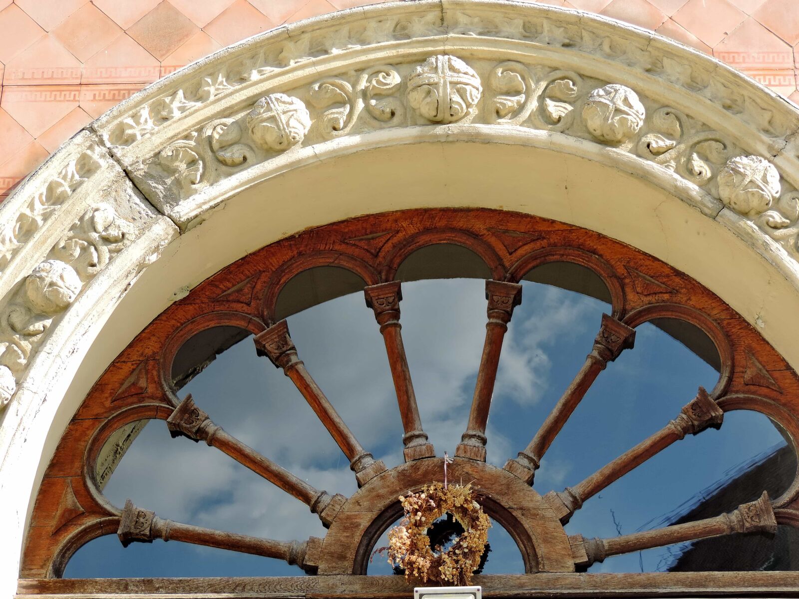 Nikon Coolpix P520 sample photo. Arabesque, arch, ornament, reflection photography