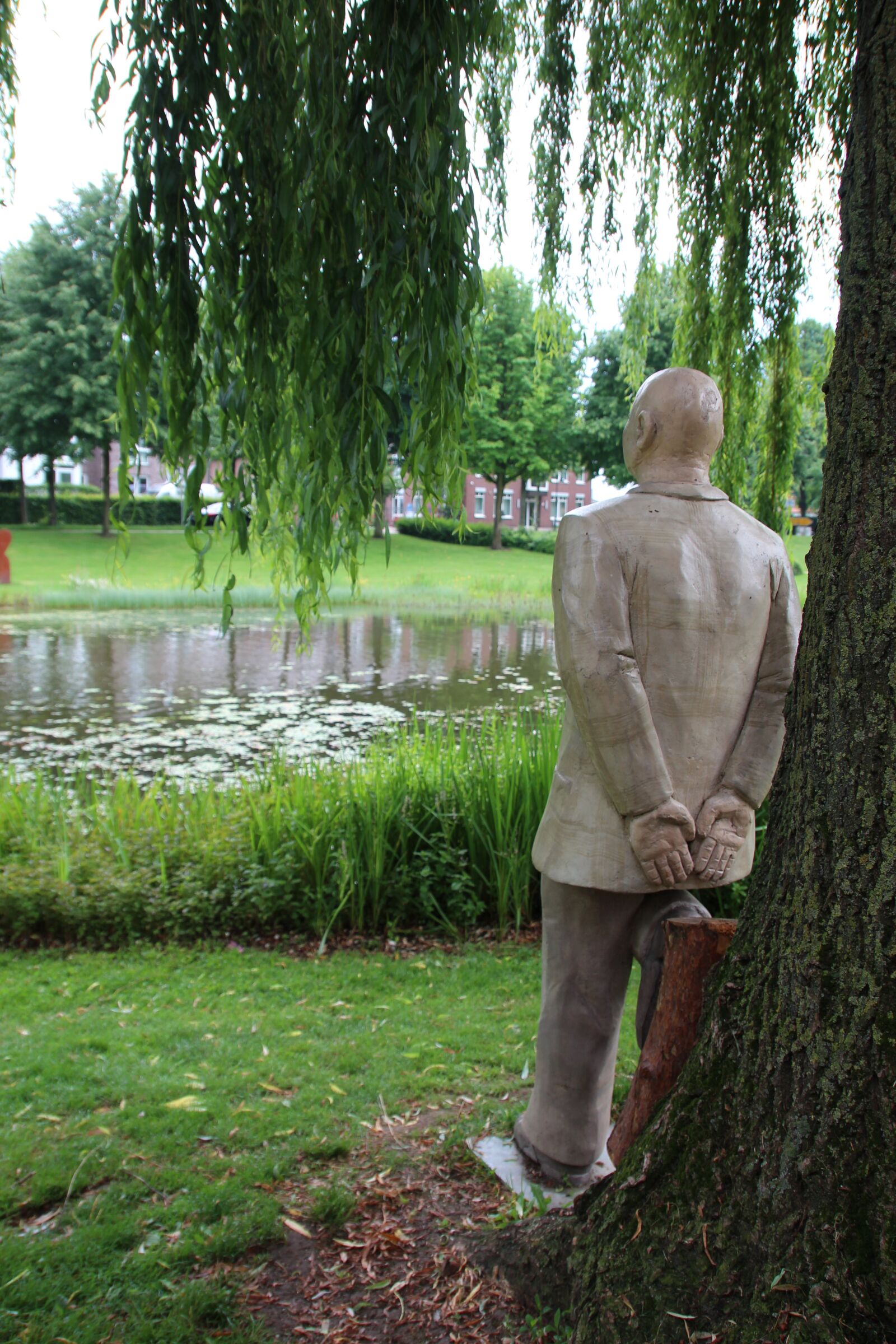 Canon EOS 600D (Rebel EOS T3i / EOS Kiss X5) sample photo. Sculpture, man, stand photography