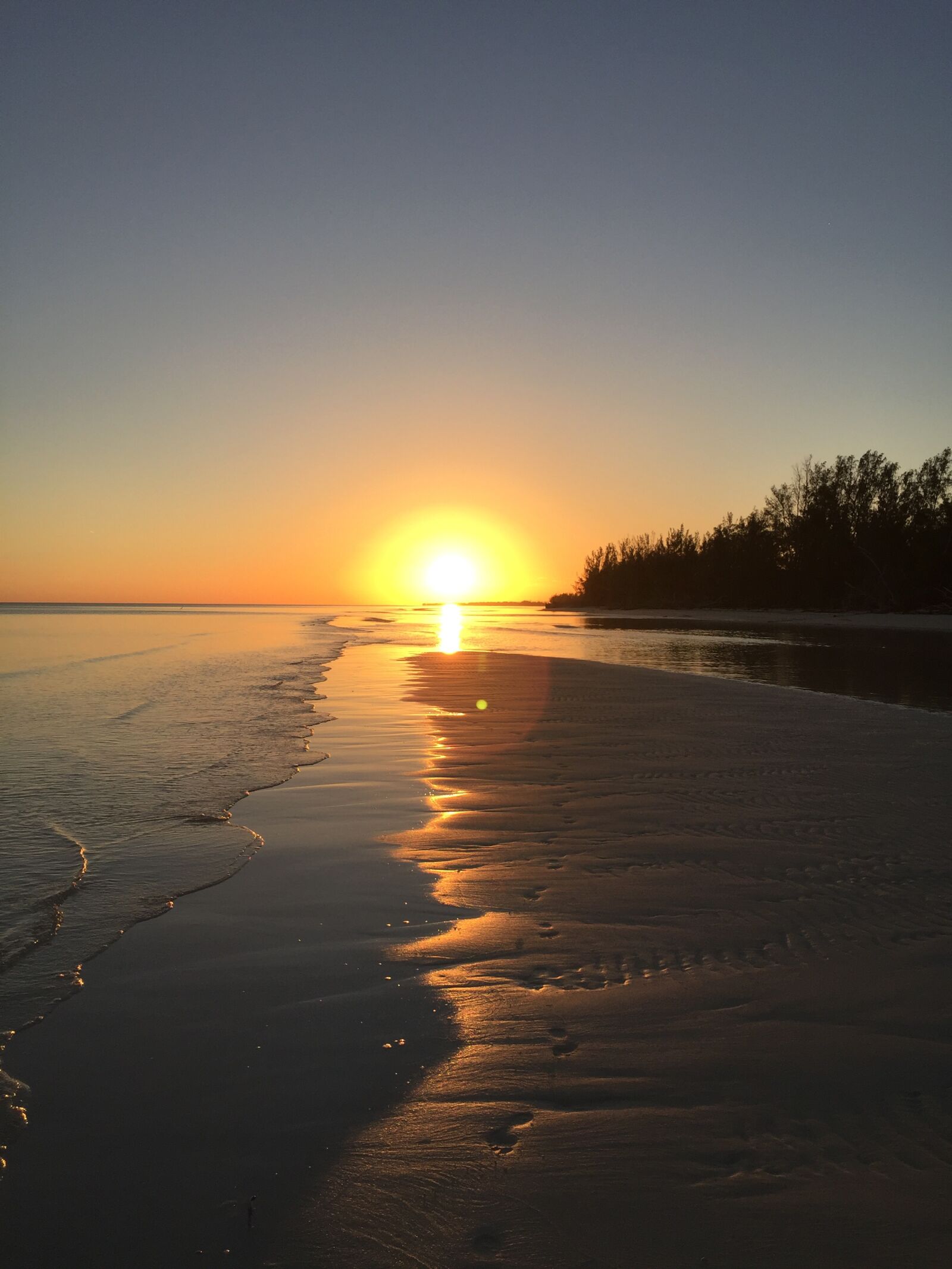 iPhone 6 back camera 4.15mm f/2.2 sample photo. Sunset, beach, sea photography