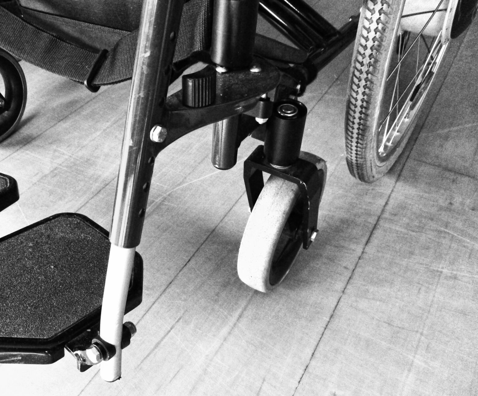 Canon PowerShot ELPH 180 (IXUS 175 / IXY 180) sample photo. Wheelchair, rolli, disability photography