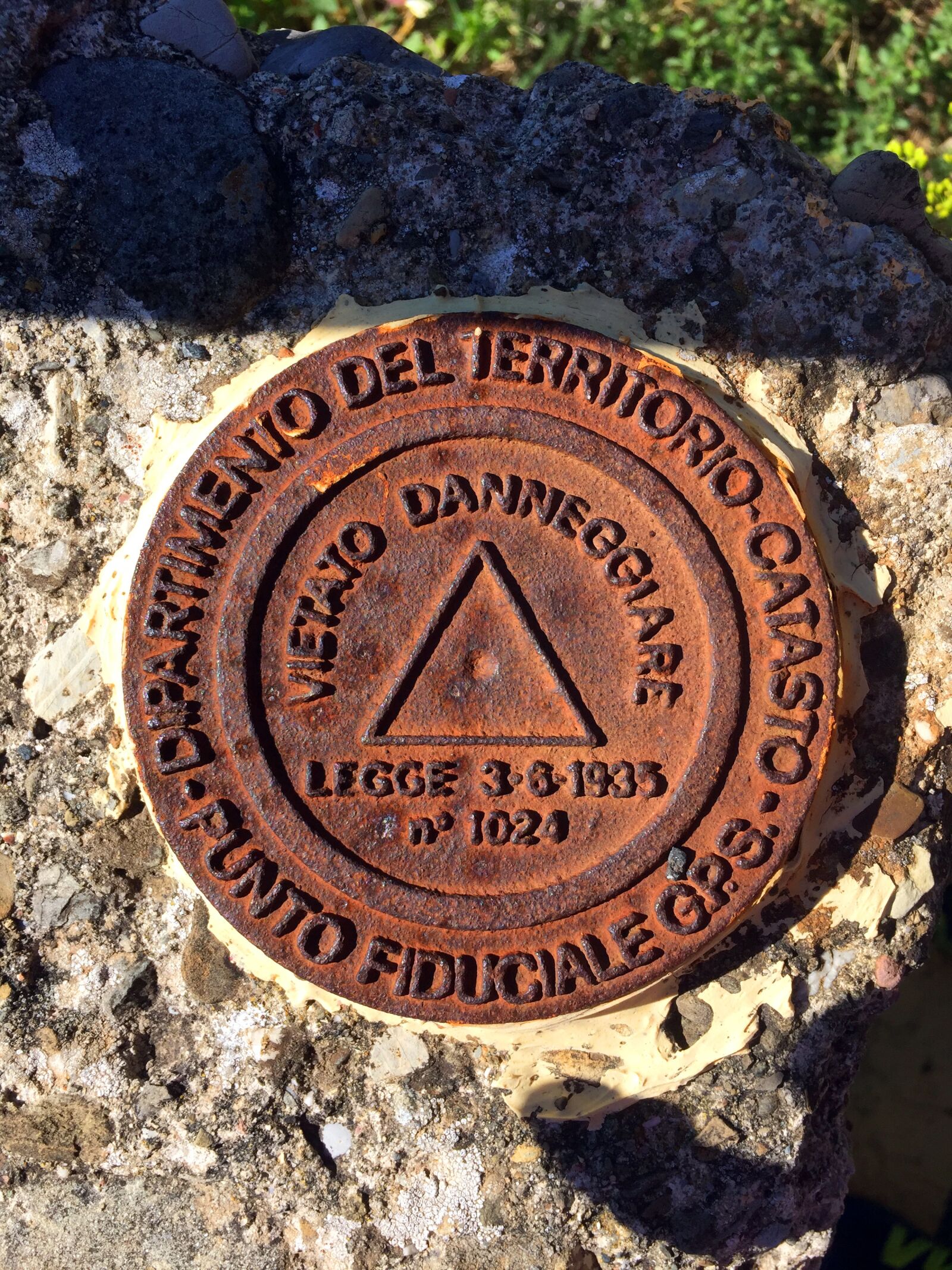 iPhone 6 back camera 4.15mm f/2.2 sample photo. Italian, border marker, territory photography