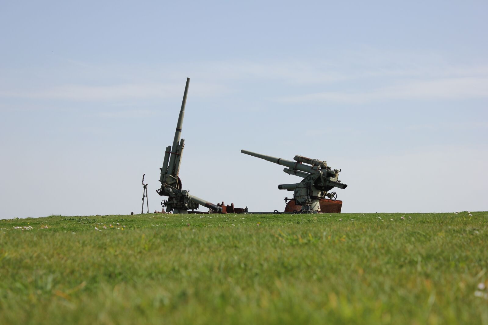 Canon EOS 550D (EOS Rebel T2i / EOS Kiss X4) sample photo. Armament, cannon, war photography