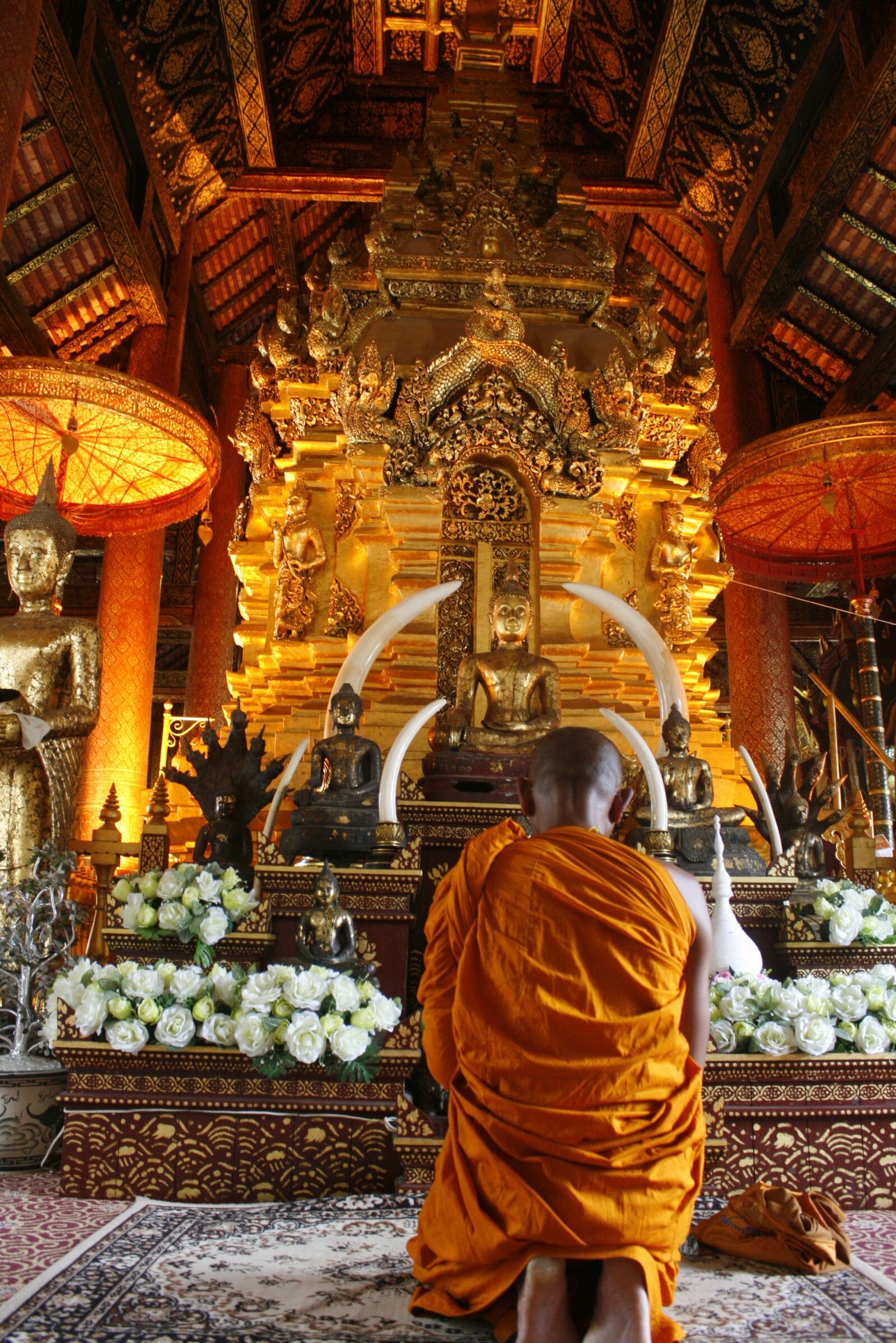 Canon EOS 400D (EOS Digital Rebel XTi / EOS Kiss Digital X) sample photo. Measure, monks, thailand photography