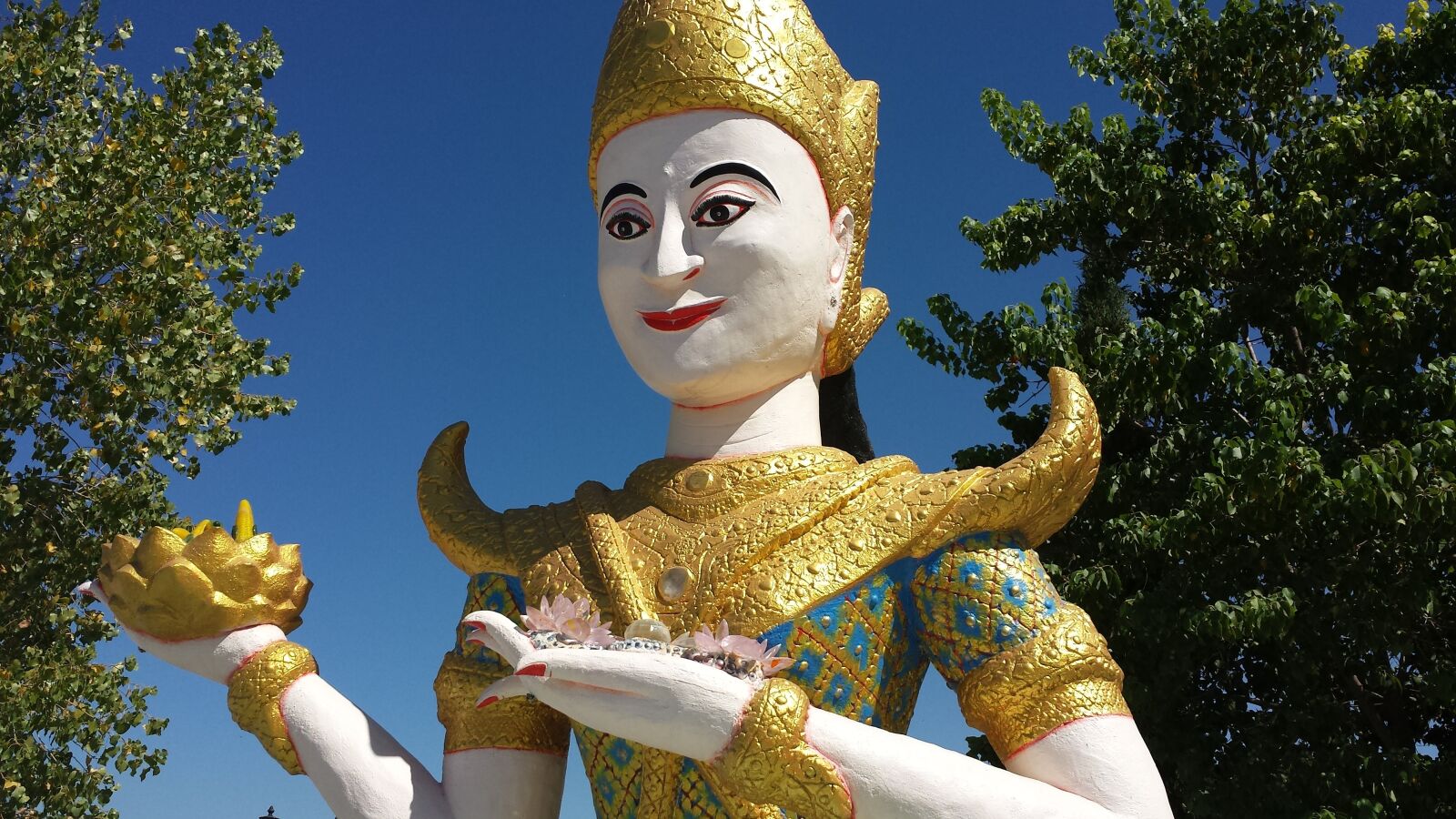 Samsung Galaxy S4 sample photo. Buddhist, temple, cambodian photography