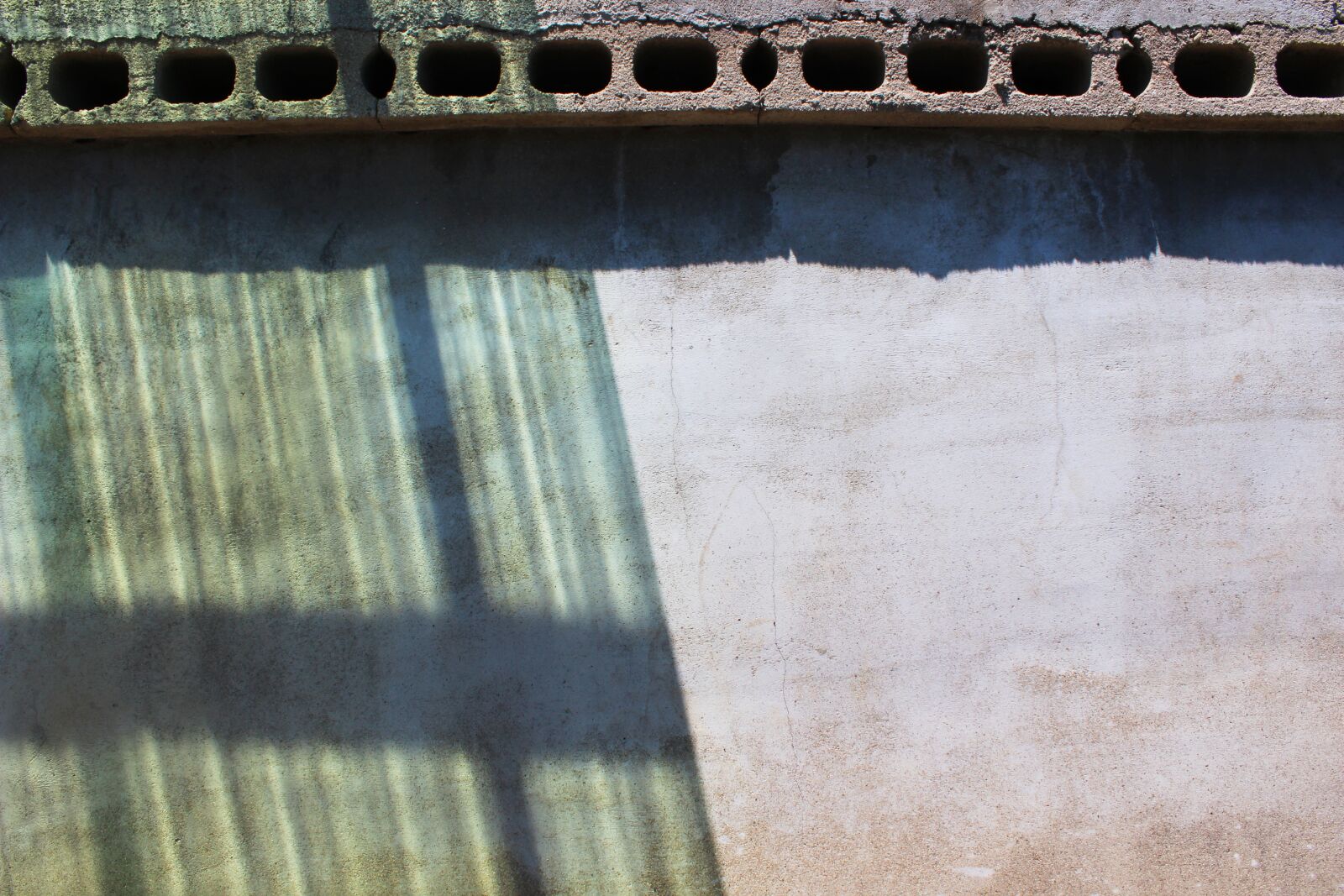 Canon EOS 600D (Rebel EOS T3i / EOS Kiss X5) sample photo. Wall, shadow, sky photography